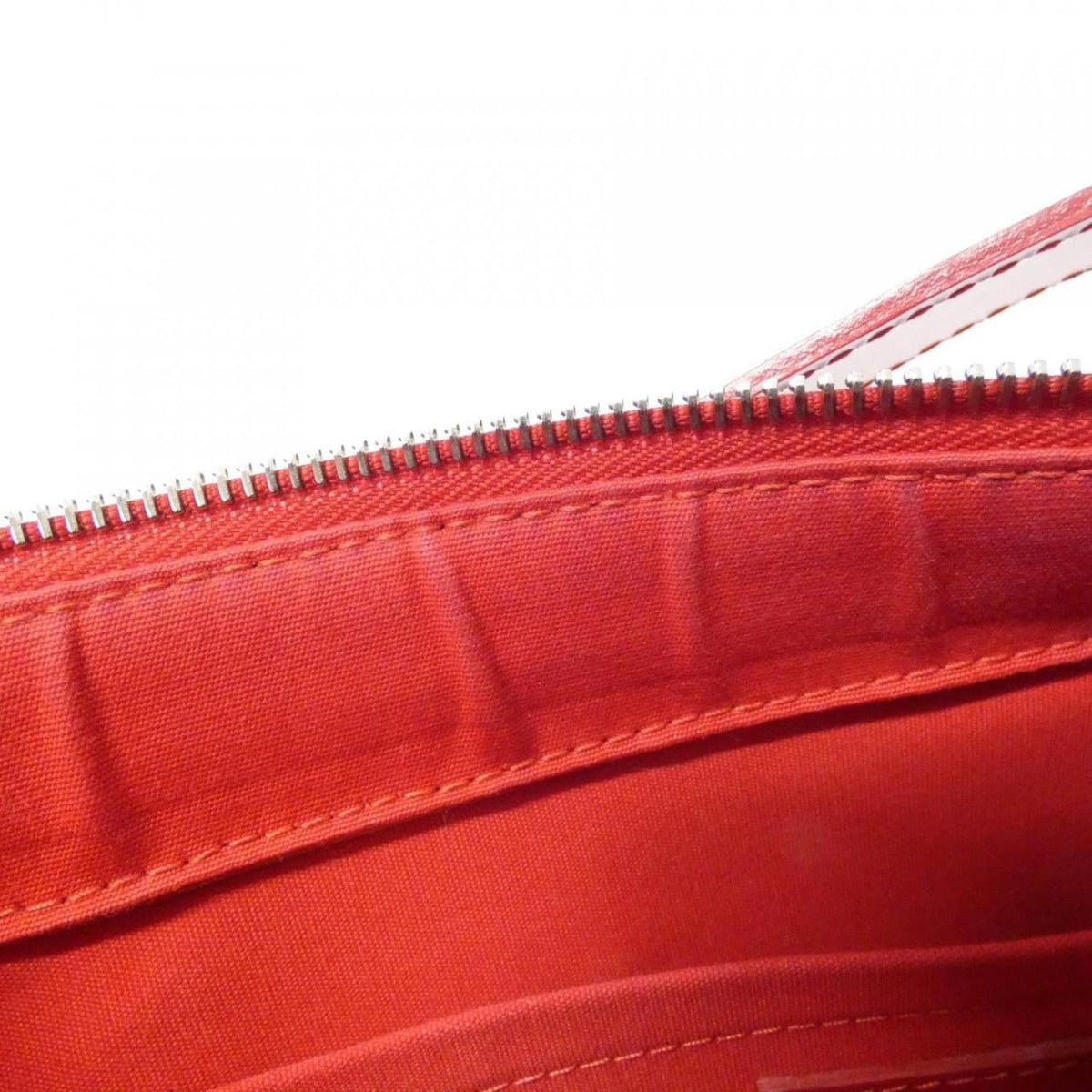 Louis Vuitton Rouge Leather Shoulder Bag (Pre-Owned)