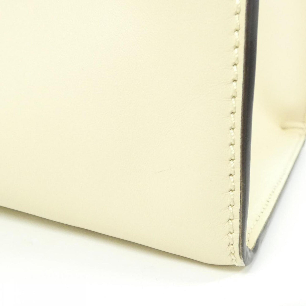 Fendi White Leather Handbag (Pre-Owned)