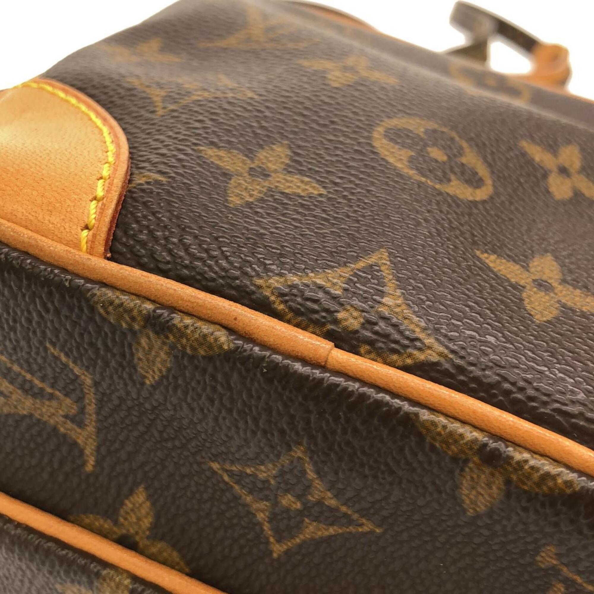 Louis Vuitton Marron Coated Canvas Shoulder Bag (Pre-Owned)