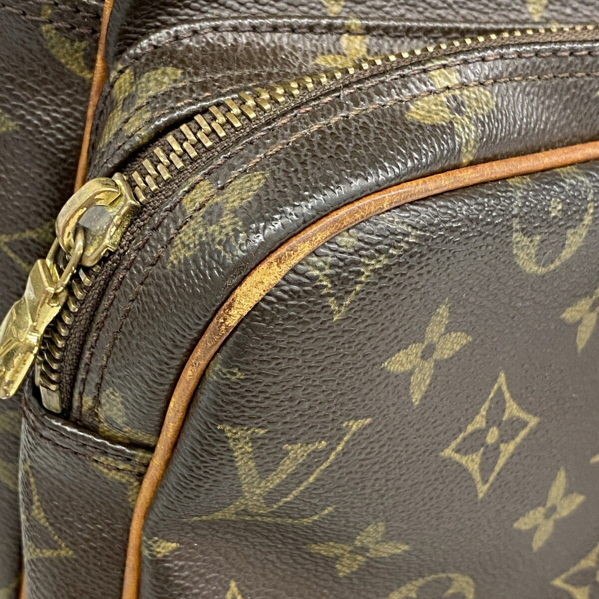 Louis Vuitton Brown Shoulder Bag (Pre-Owned)