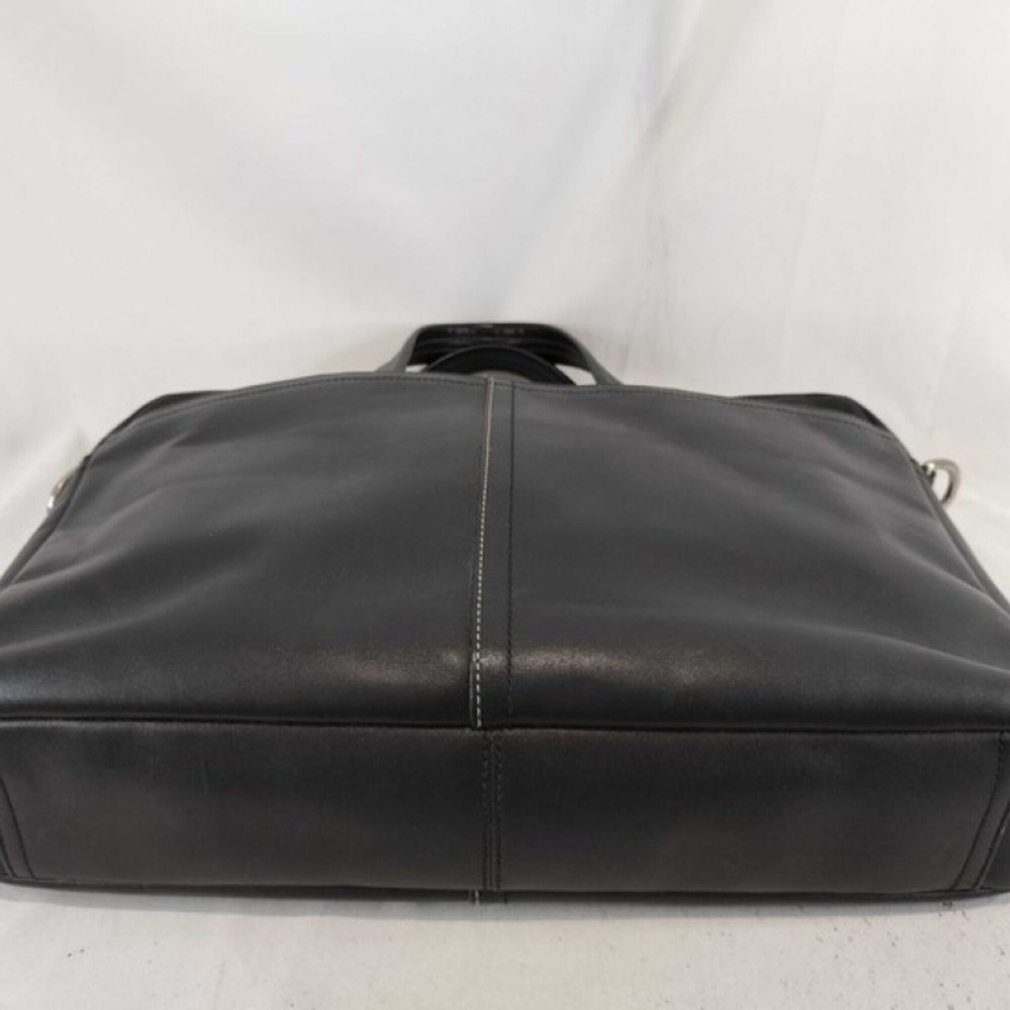 Coach Black Leather Handbag (Pre-Owned)
