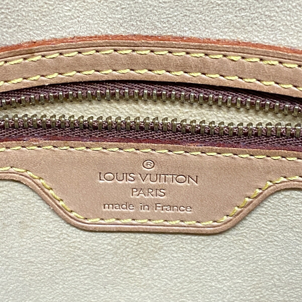 Louis Vuitton Brown Shoulder Bag (Pre-Owned)