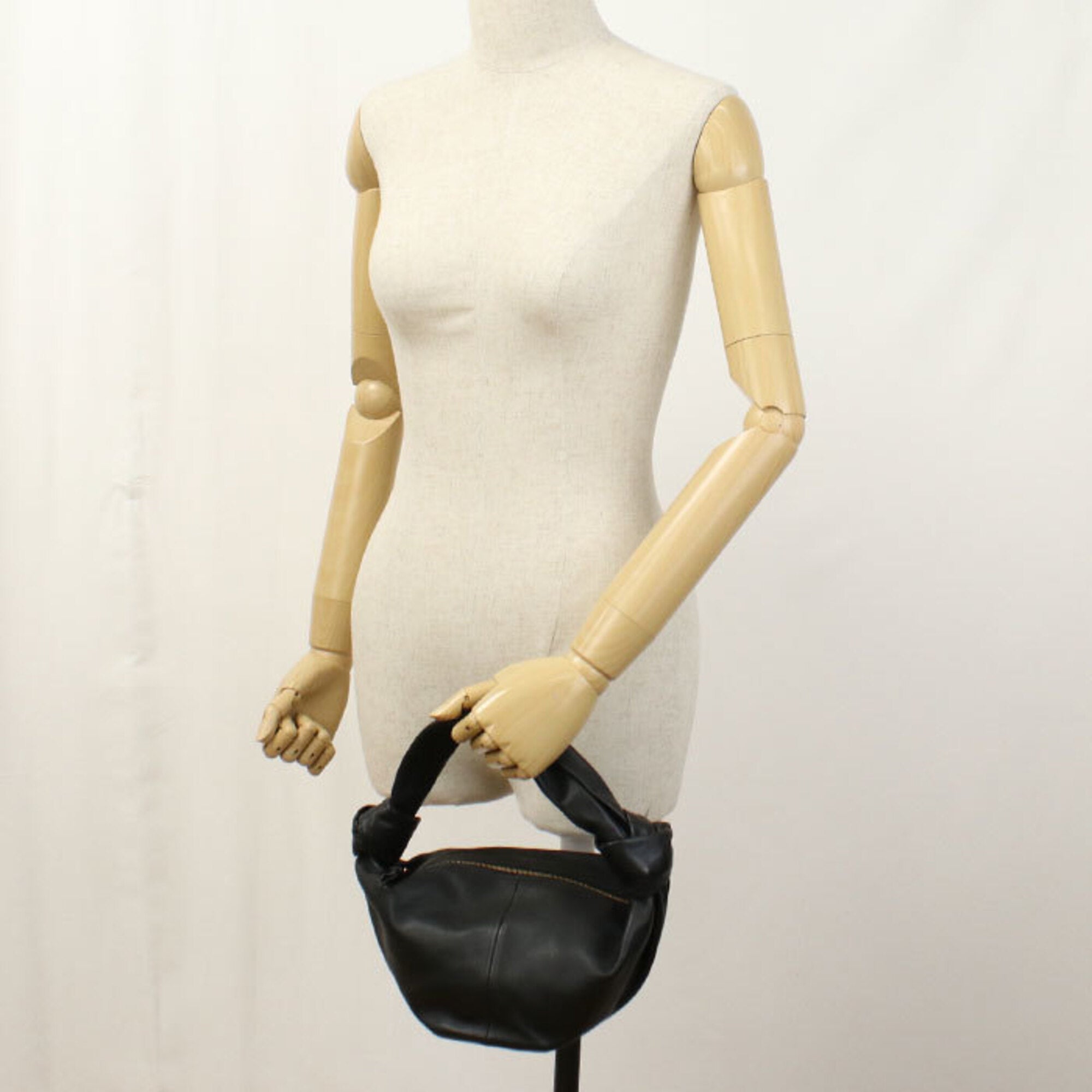 Bottega Veneta Black Leather Handbag (Pre-Owned)