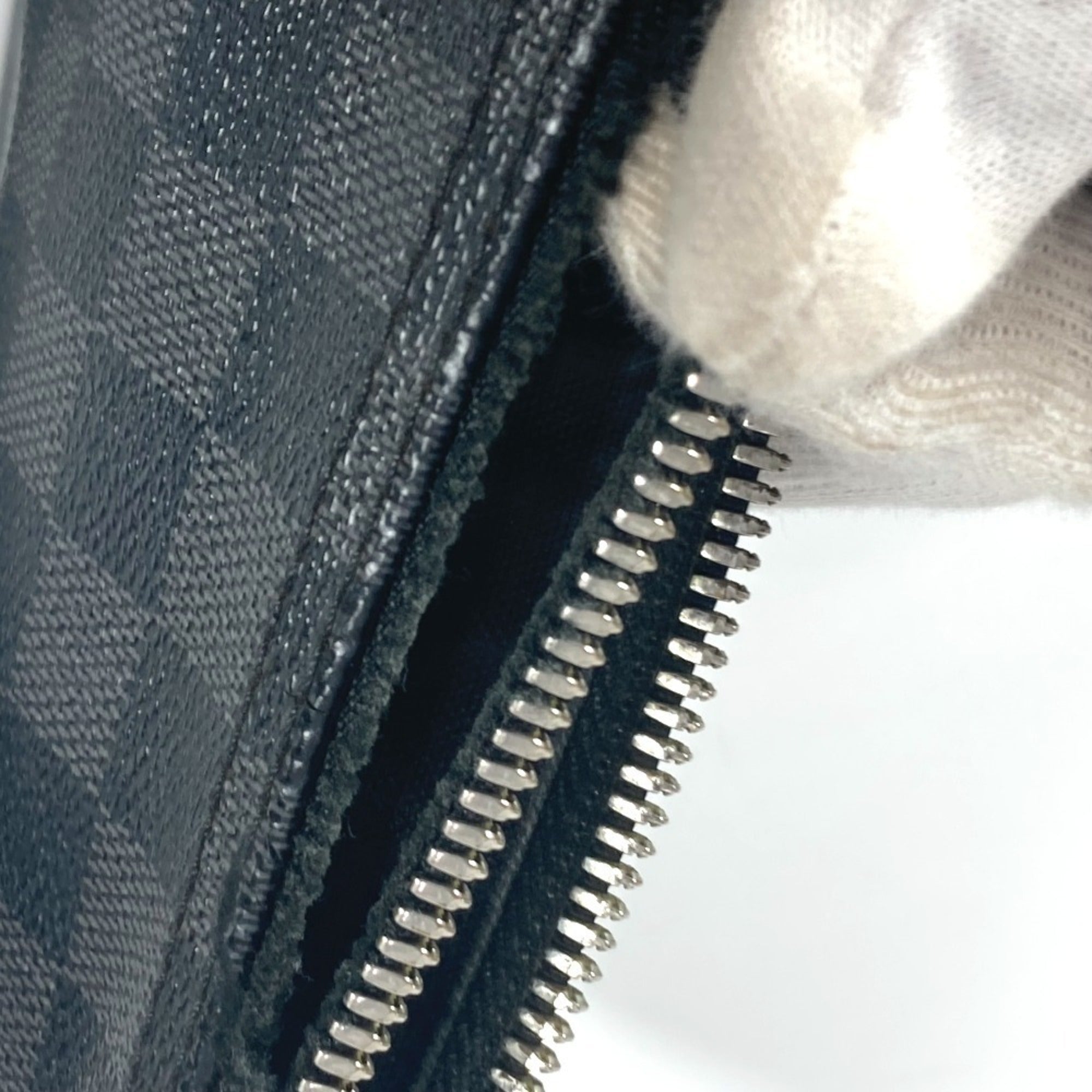 Louis Vuitton Damier Graphite Damier Graphite Shoulder Bag (Pre-Owned)