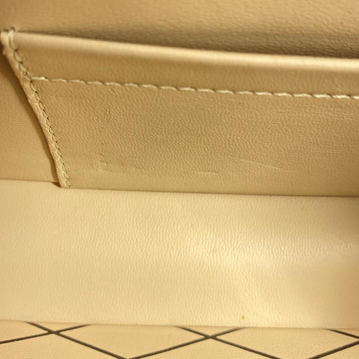 Louis Vuitton White Leather Shoulder Bag (Pre-Owned)