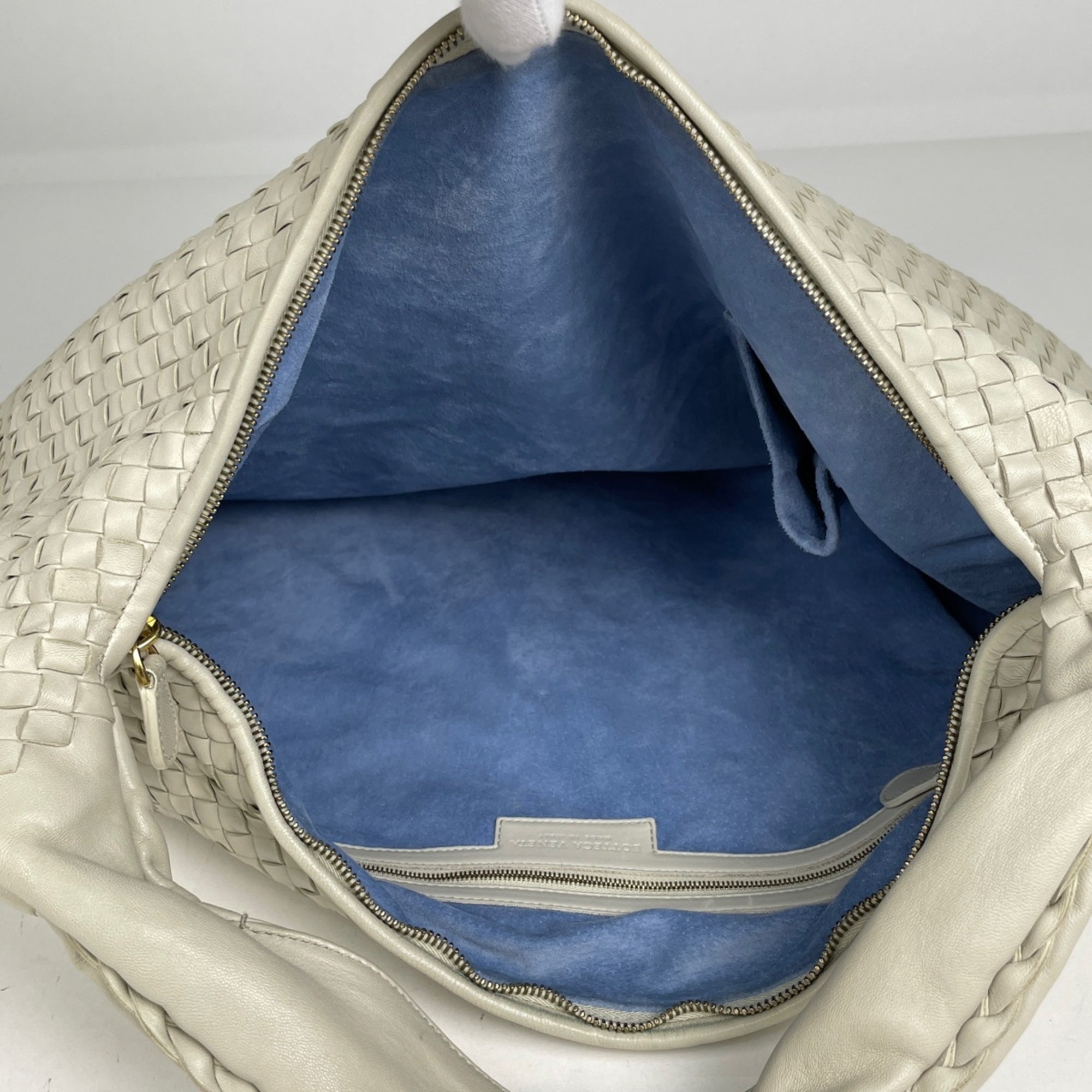 Bottega Veneta Ivory Leather Shoulder Bag (Pre-Owned)