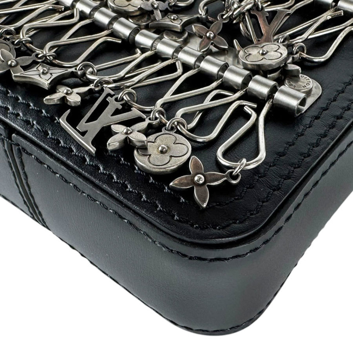 Louis Vuitton Black Leather Shoulder Bag (Pre-Owned)