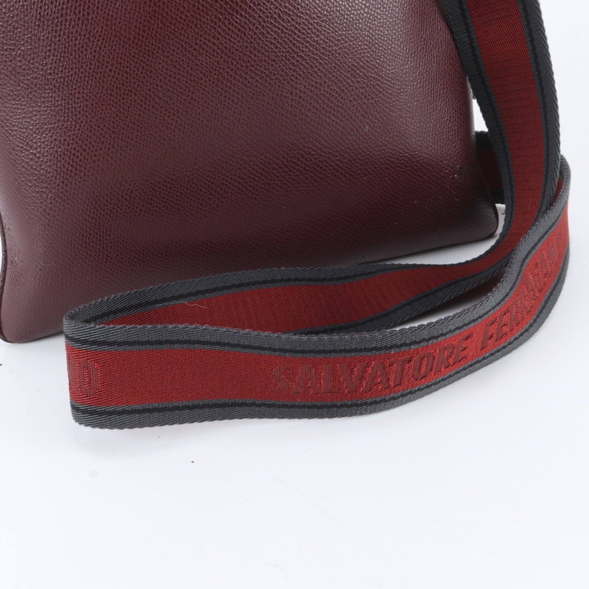 Salvatore Ferragamo Red Color Wine Leather Messenger Bag Shoulder Bag (Pre-Owned)