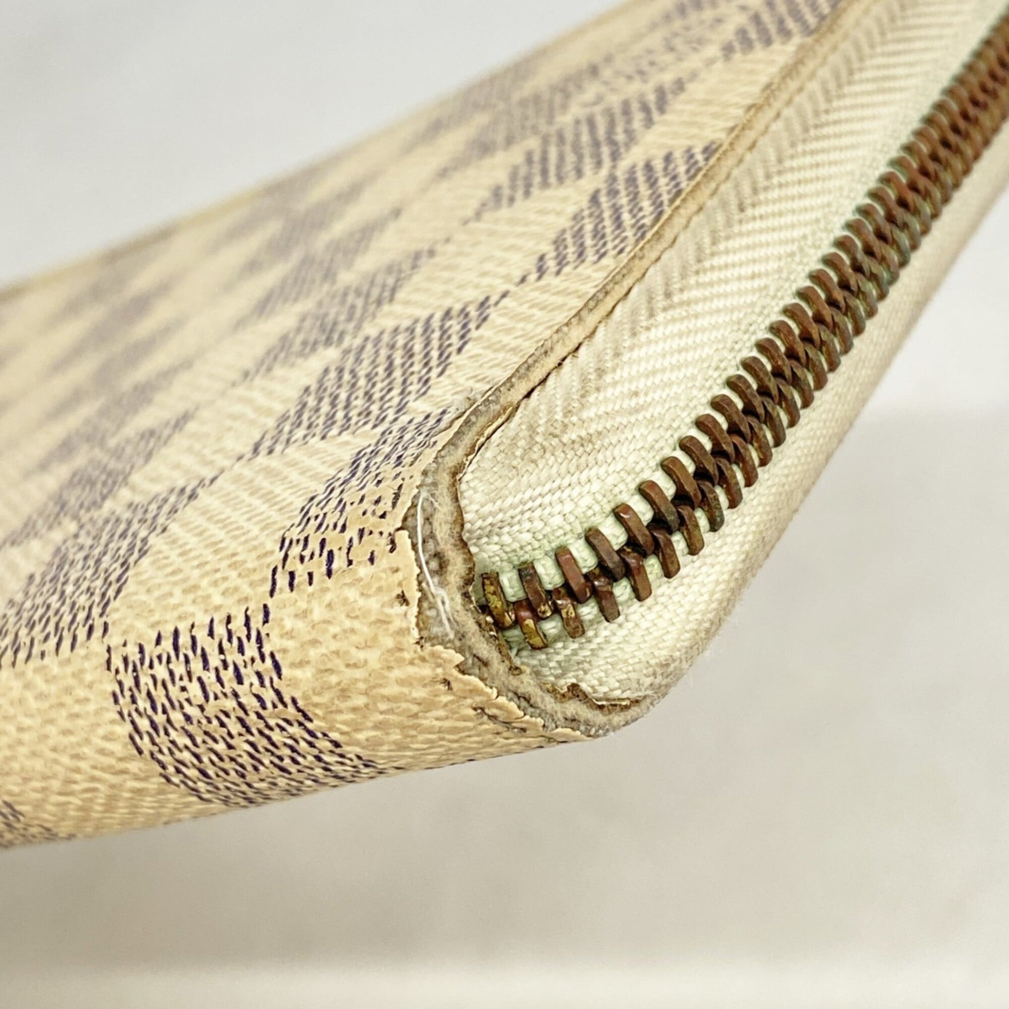 Louis Vuitton White Long Wallet (Bi-Fold) (Pre-Owned)