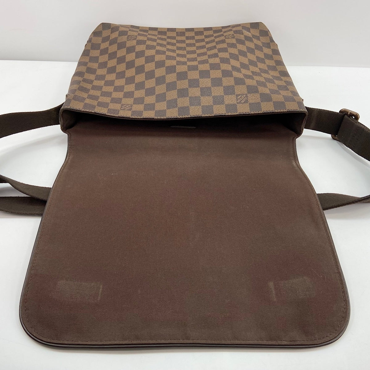 Louis Vuitton Brown Shoulder Bag (Pre-Owned)