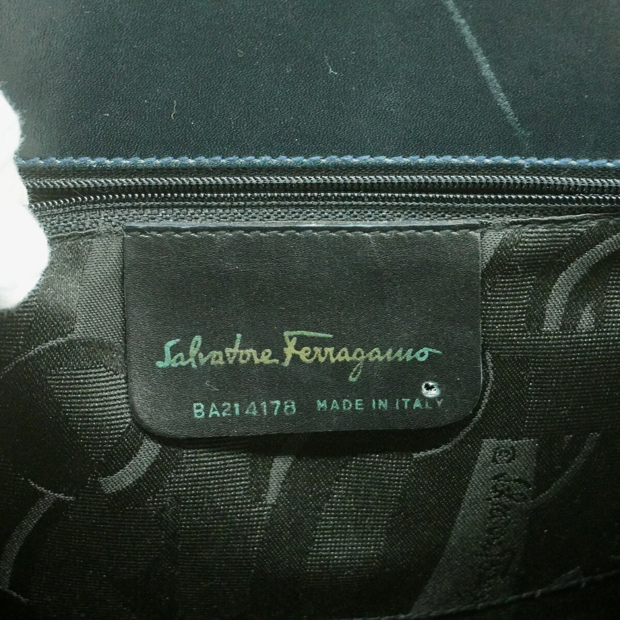Salvatore Ferragamo Navy Leather Handbag (Pre-Owned)