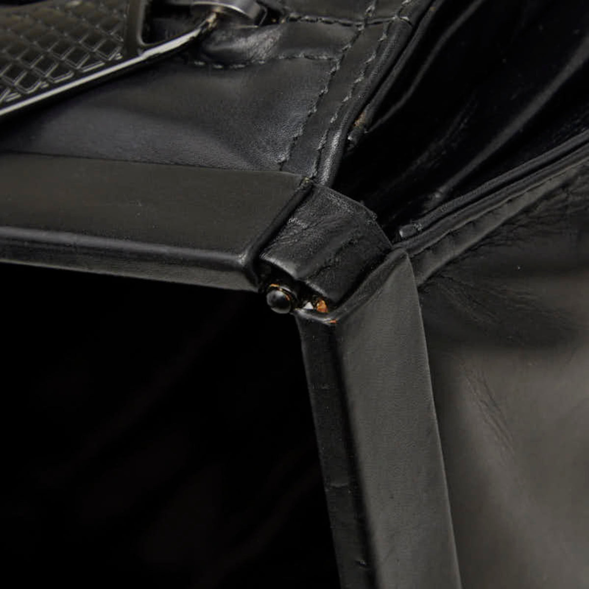 Bottega Veneta Black Leather Clutch Bag (Pre-Owned)