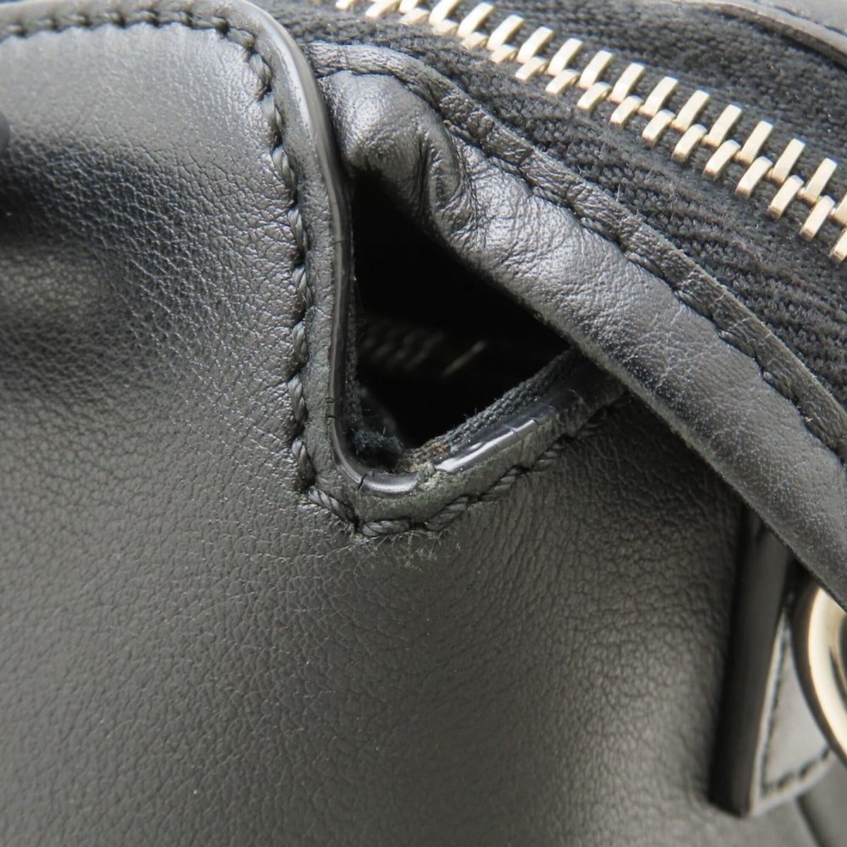 Fendi Black Leather Shoulder Bag (Pre-Owned)