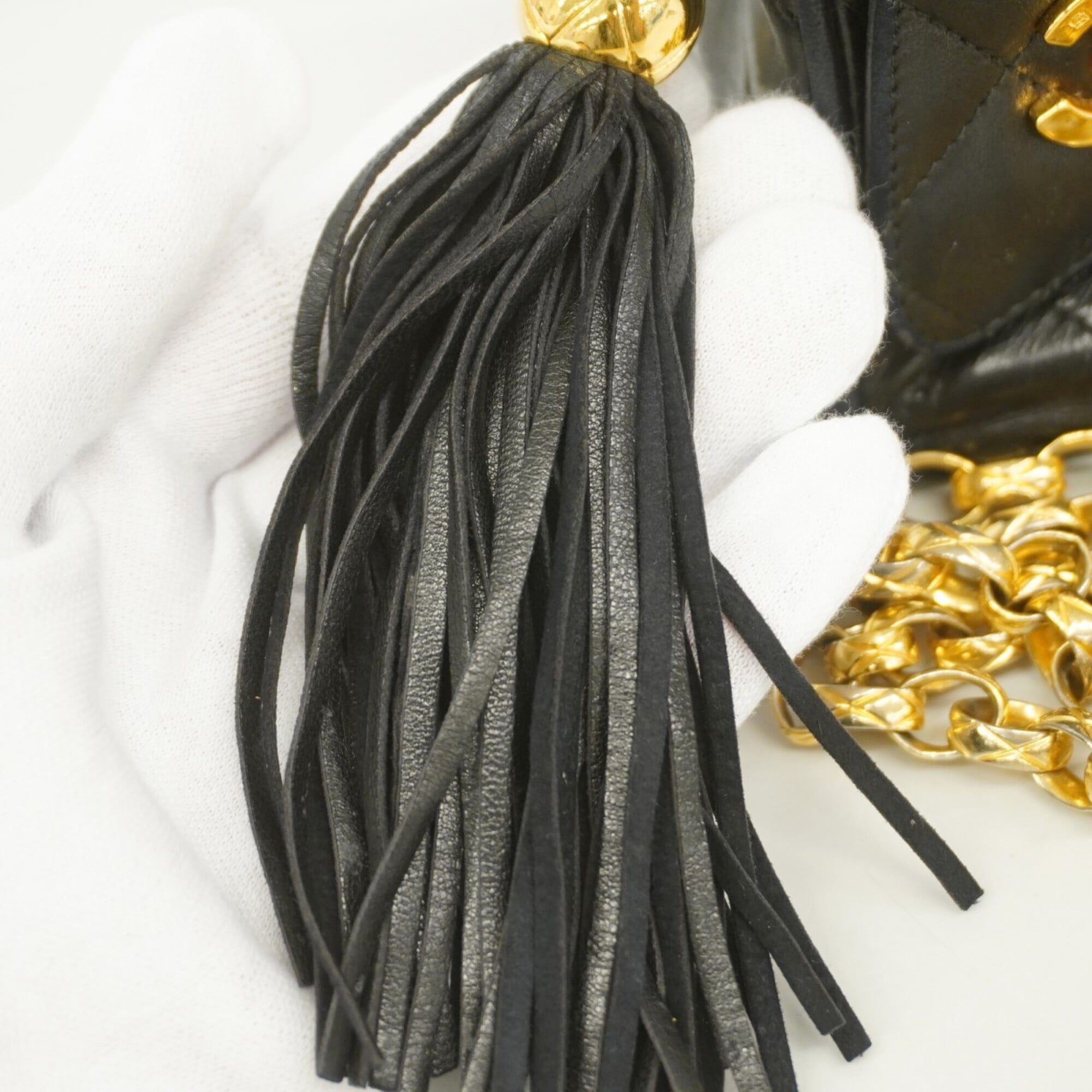 Chanel Black Leather Shoulder Bag (Pre-Owned)