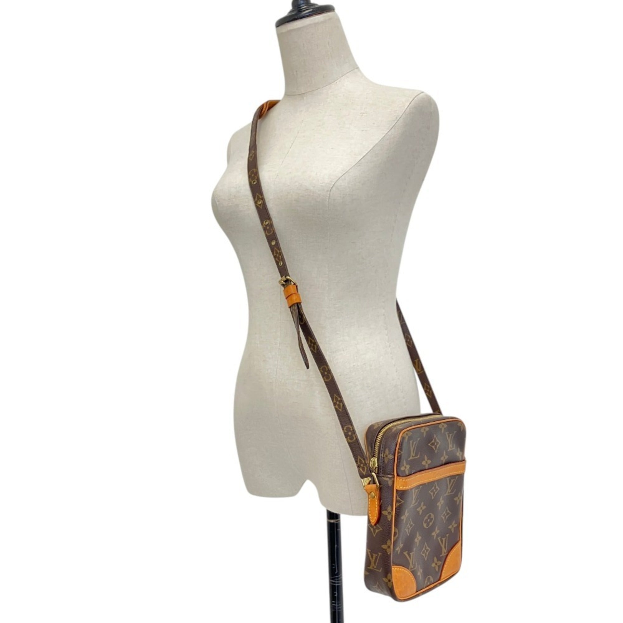 Louis Vuitton Brown Monogram Monogram Shoulder Bag (Pre-Owned)