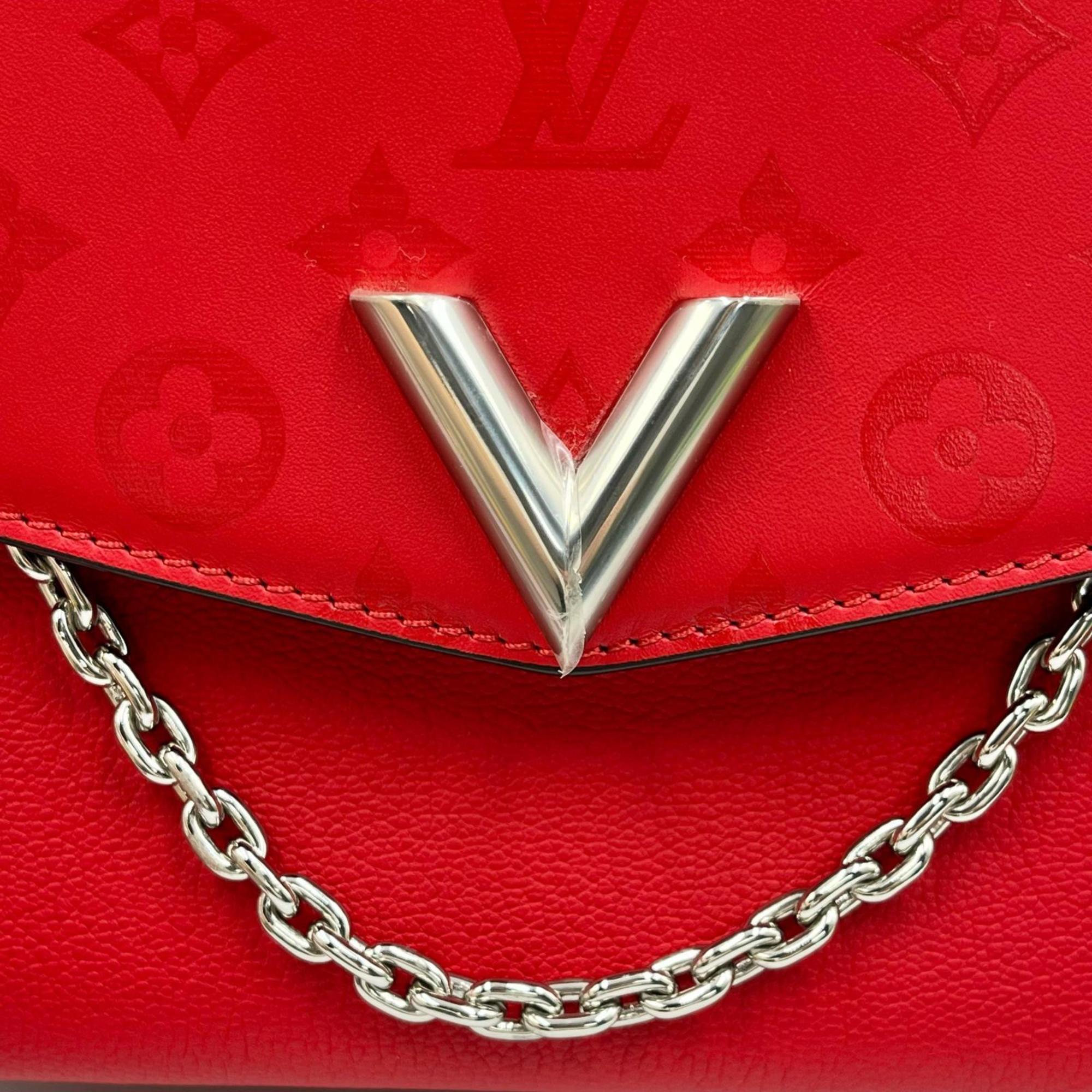 Louis Vuitton Red Color Leather Handbag Shoulder Bag (Pre-Owned)