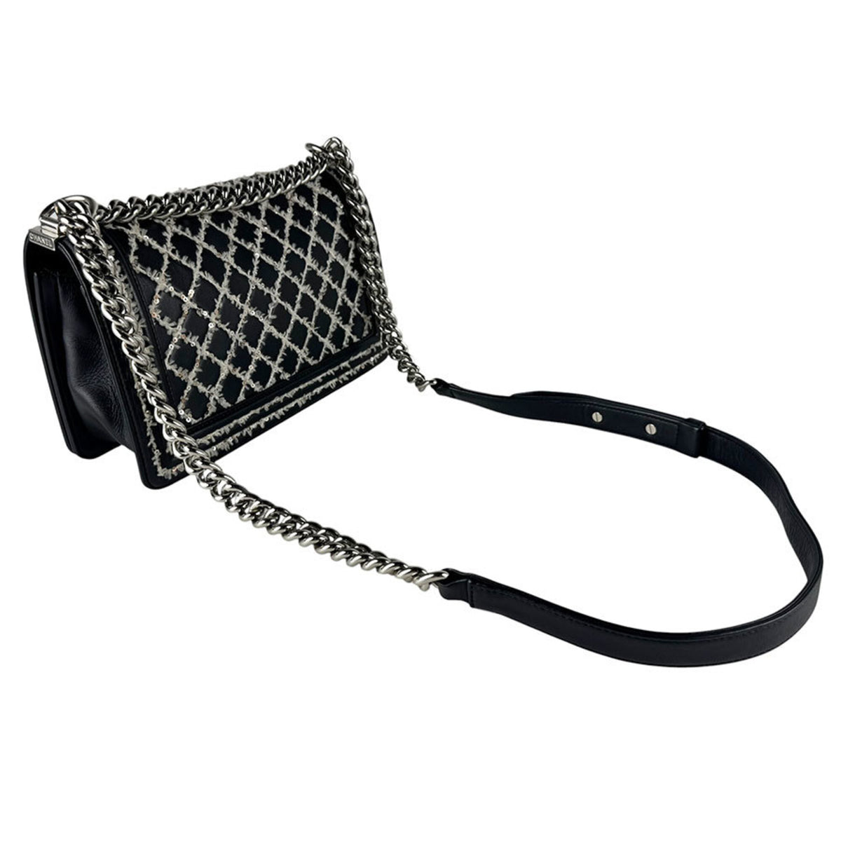 Chanel Black White Leather Shoulder Bag (Pre-Owned)