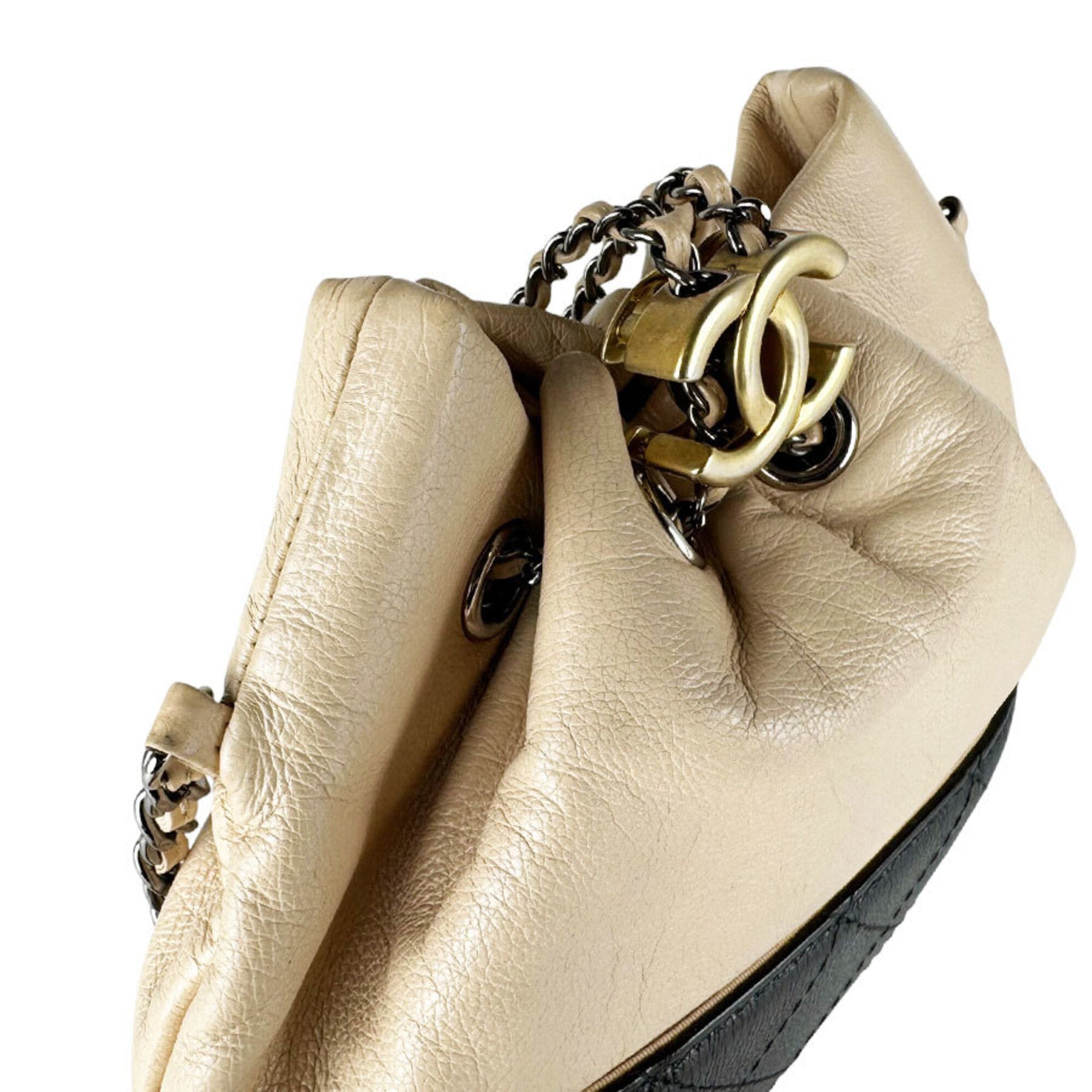 Chanel Beige Black Leather Shoulder Bag (Pre-Owned)
