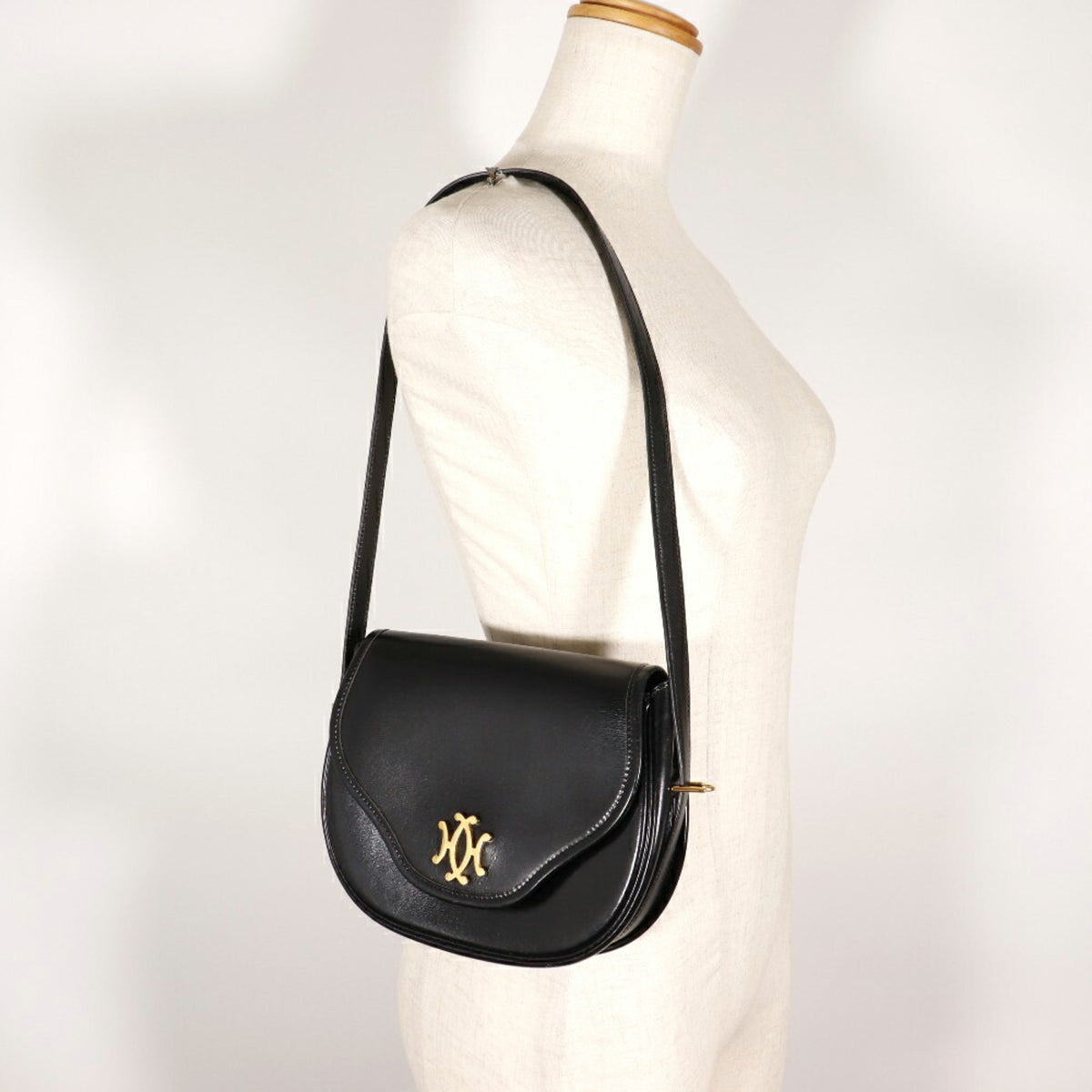 Hermes Black Leather Shoulder Bag (Pre-Owned)