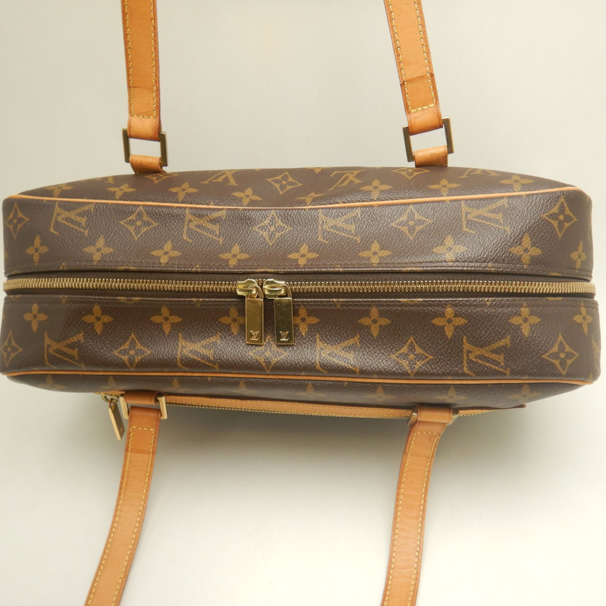 Louis Vuitton Brown Monogram Monogram Canvas Shoulder Bag (Pre-Owned)