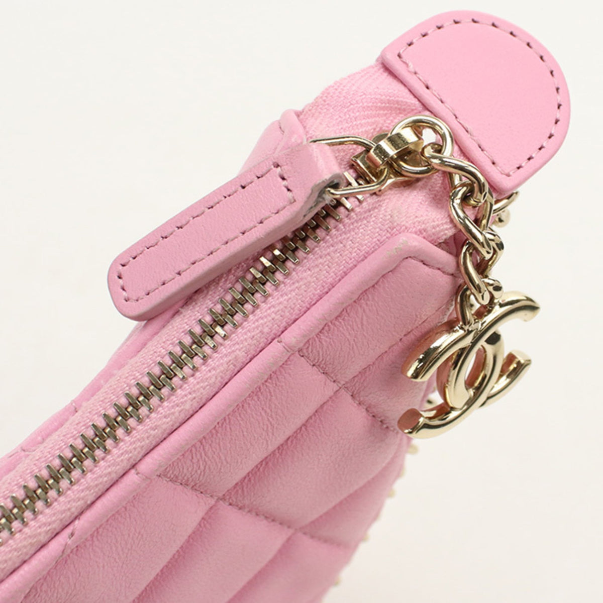 Chanel Pink Leather Shoulder Bag (Pre-Owned)