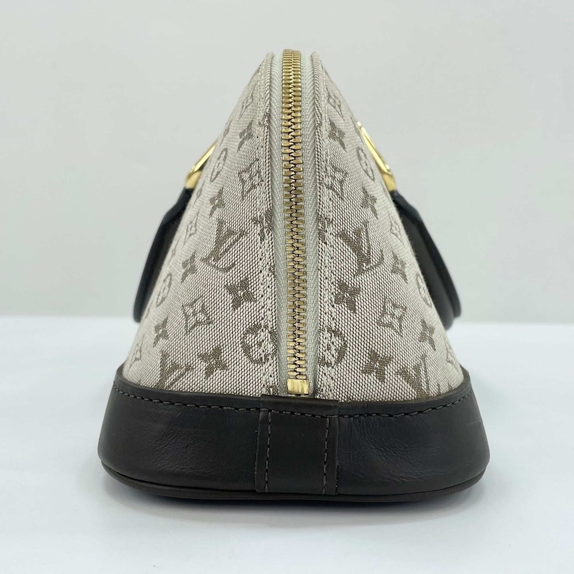 Louis Vuitton Khaki Handbag (Pre-Owned)