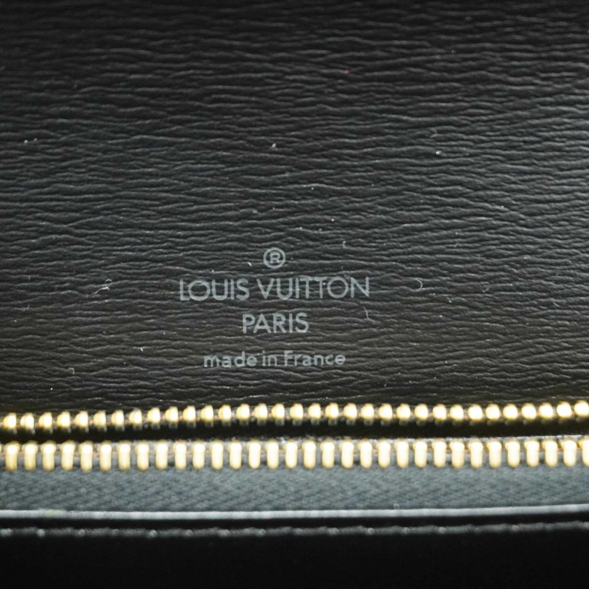 Louis Vuitton Noir Shoulder Bag (Pre-Owned)