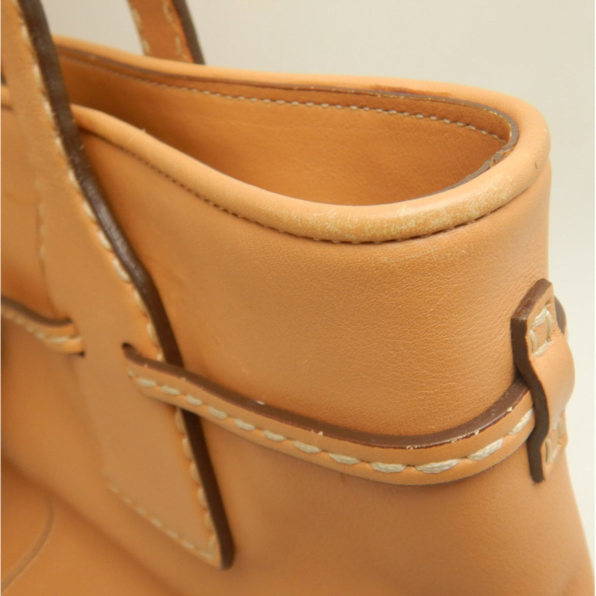 Tod's Camel Leather Tote Bag (Pre-Owned)