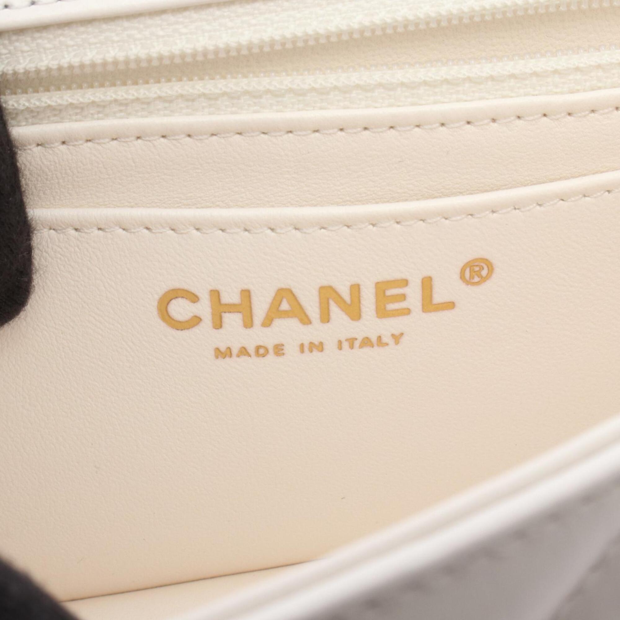 Chanel White Leather Handbag Shoulder Bag (Pre-Owned)