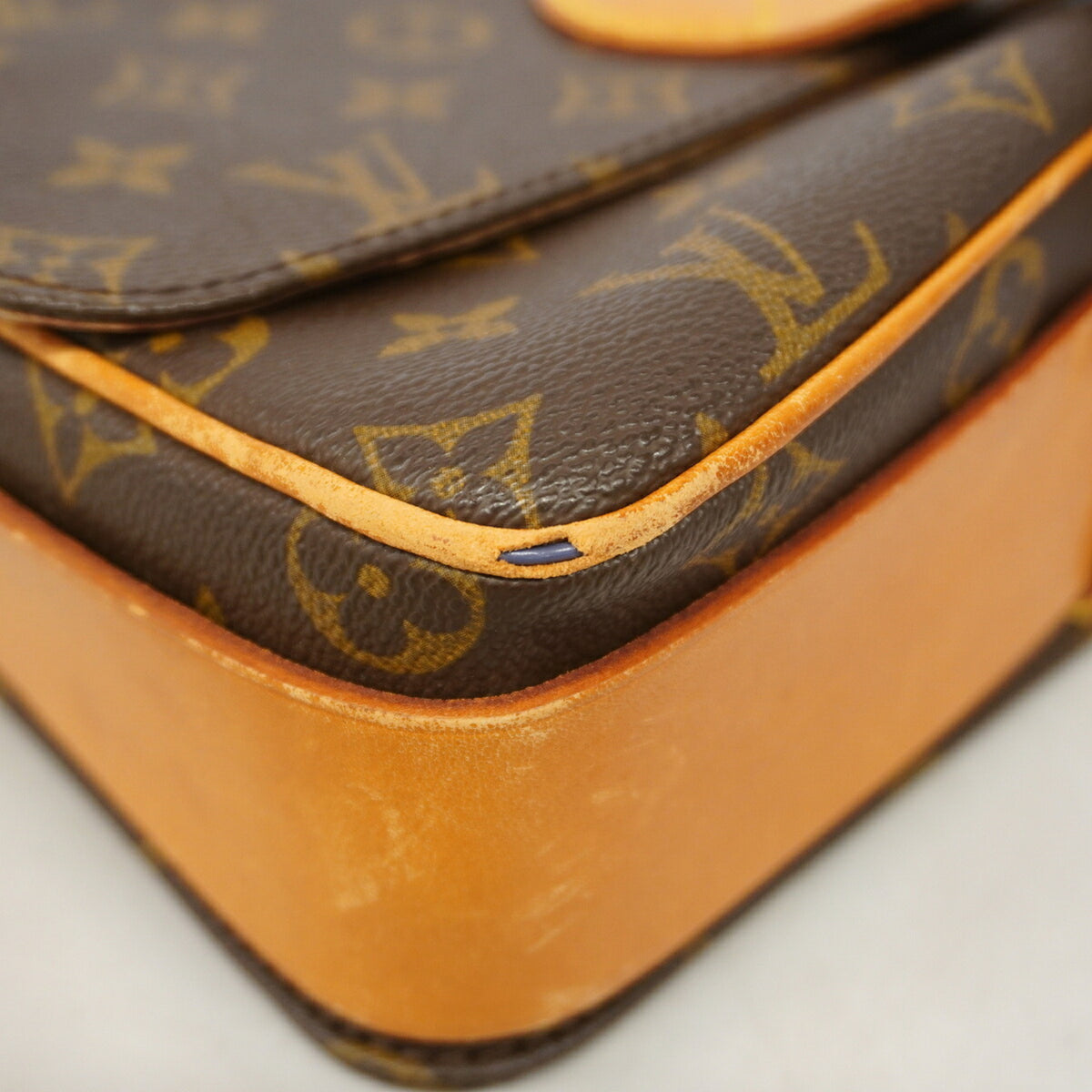Louis Vuitton Brown Shoulder Bag (Pre-Owned)