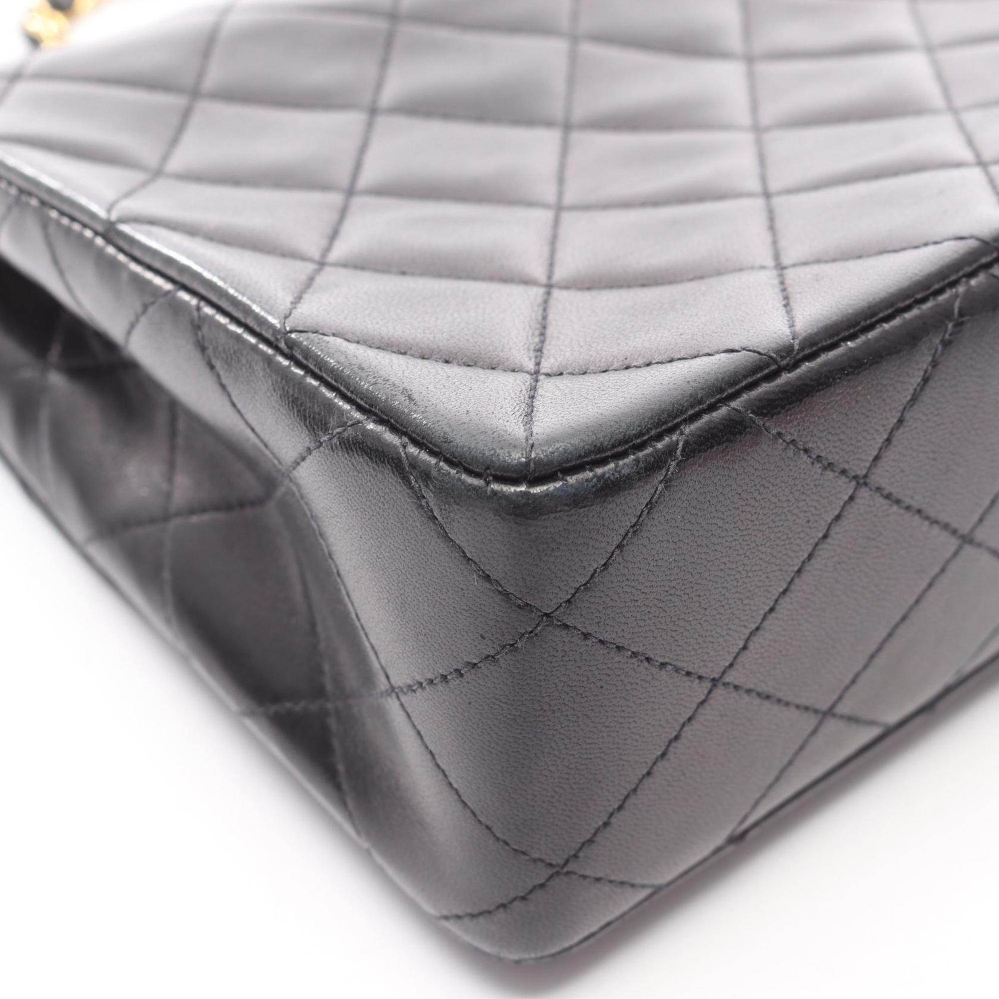Chanel Black Leather Shoulder Bag (Pre-Owned)