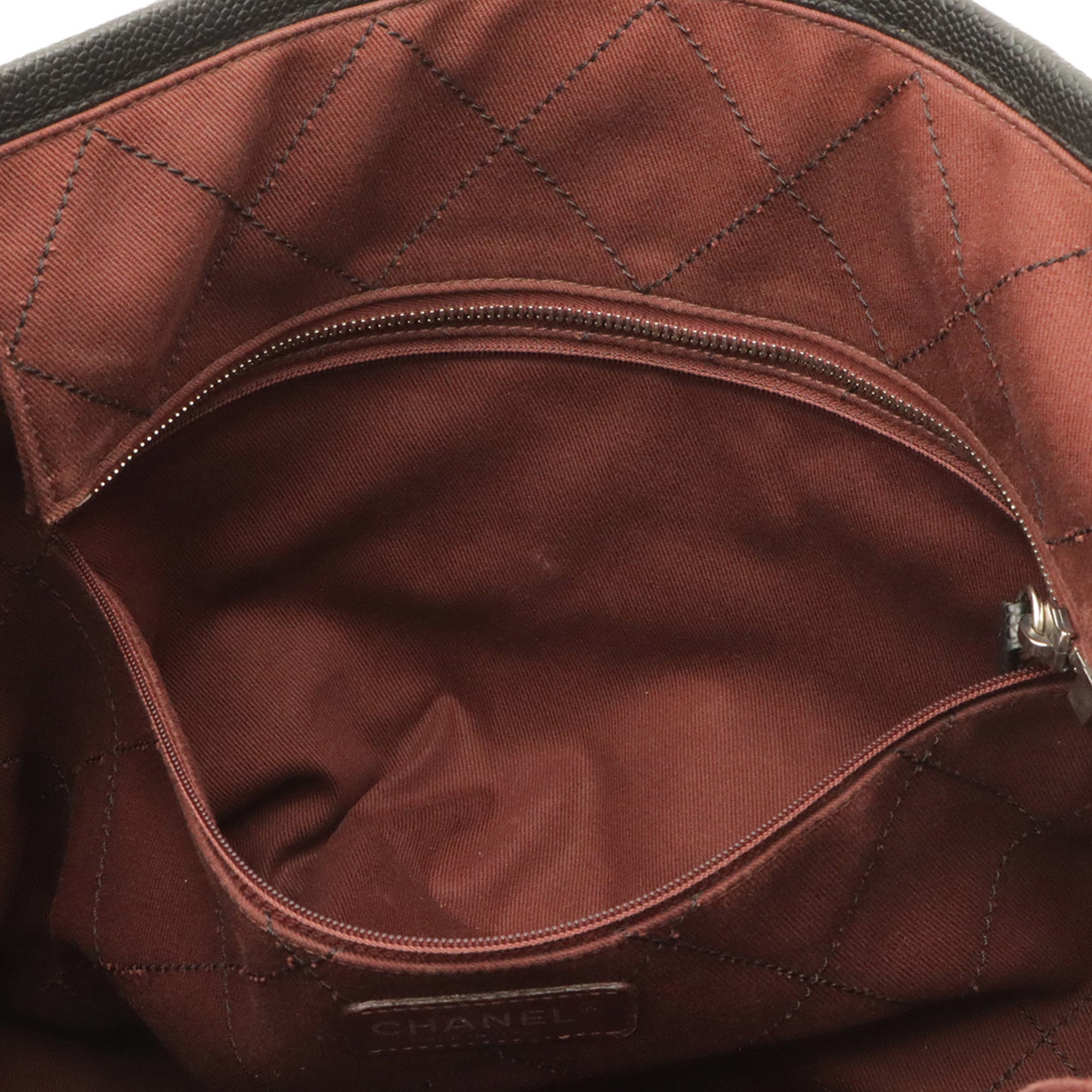 Chanel Black Grained Calfskin Shoulder Bag (Pre-Owned)