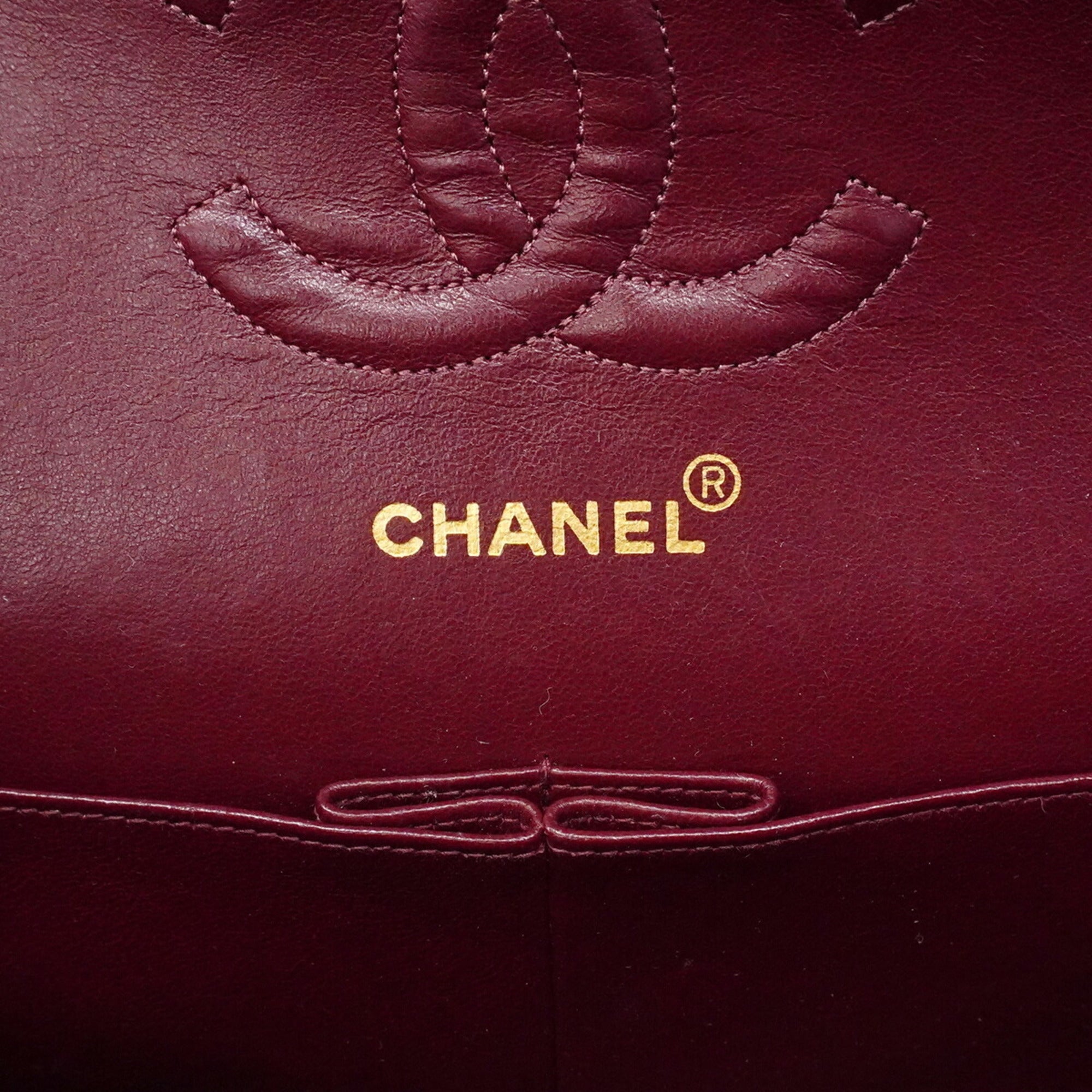 Chanel Black Leather Shoulder Bag (Pre-Owned)