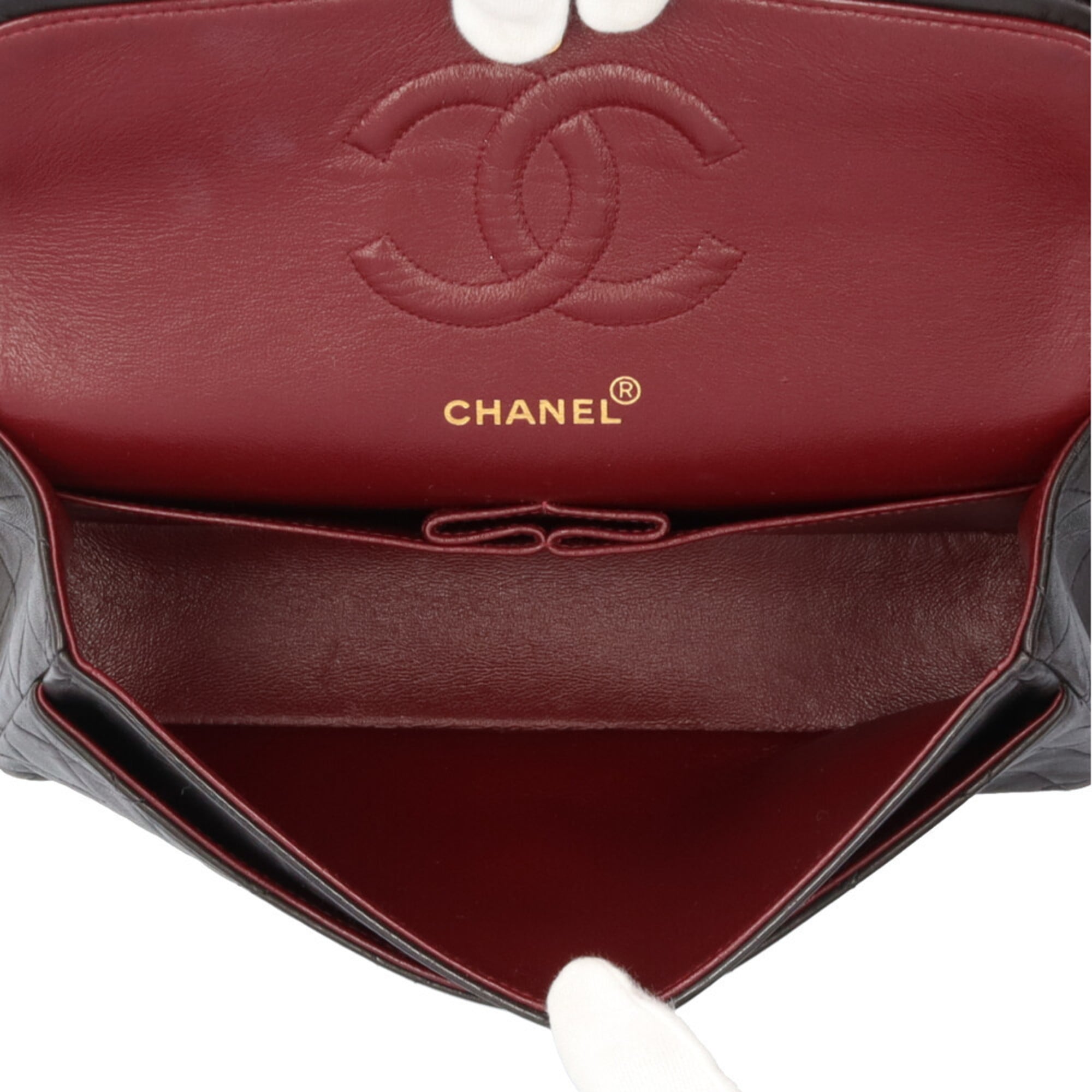 Chanel Matelasse Black Leather Shoulder Bag (Pre-Owned)