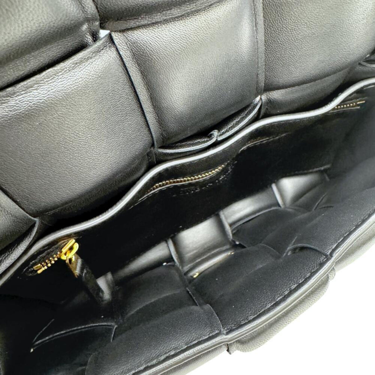 Bottega Veneta Black Leather Shoulder Bag (Pre-Owned)