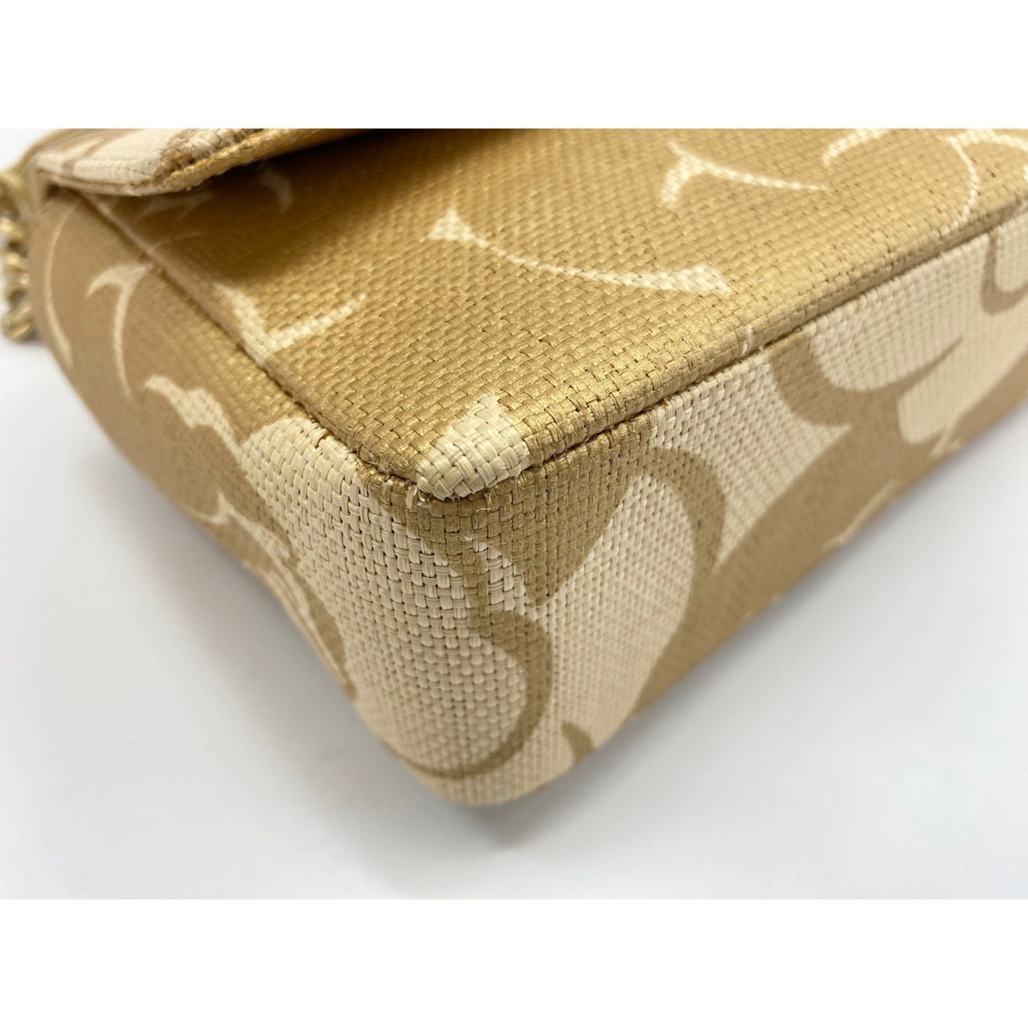 Chanel Beige Raffia Shoulder Bag (Pre-Owned)