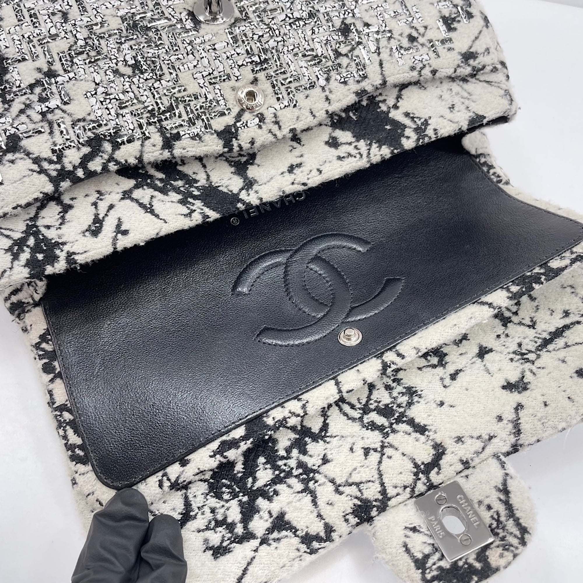Chanel Multi-Color Tweed Shoulder Bag (Pre-Owned)