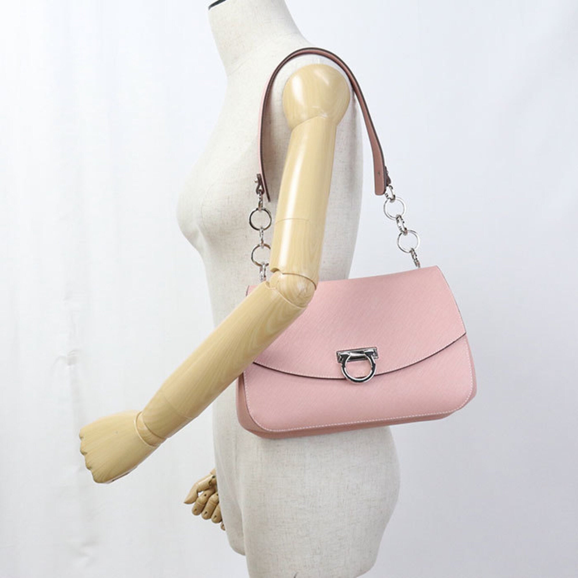 Salvatore Ferragamo Pink Leather Shoulder Bag (Pre-Owned)