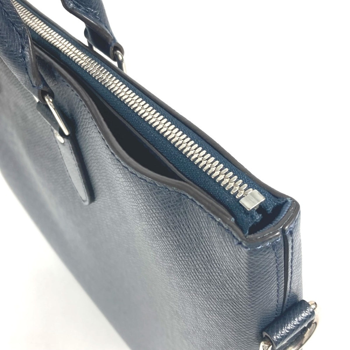 Louis Vuitton Navy Taiga Leather Shoulder Bag (Pre-Owned)