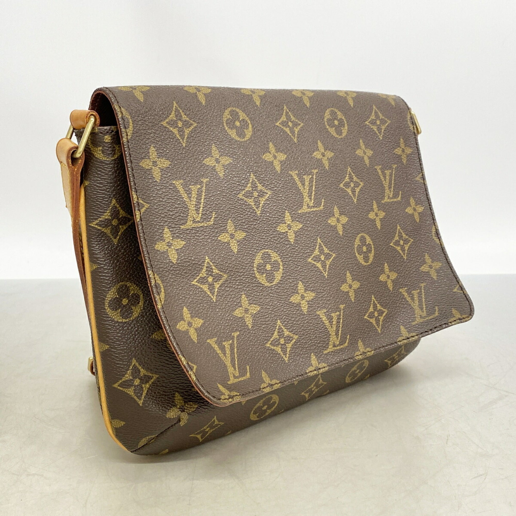 Louis Vuitton Brown Shoulder Bag (Pre-Owned)