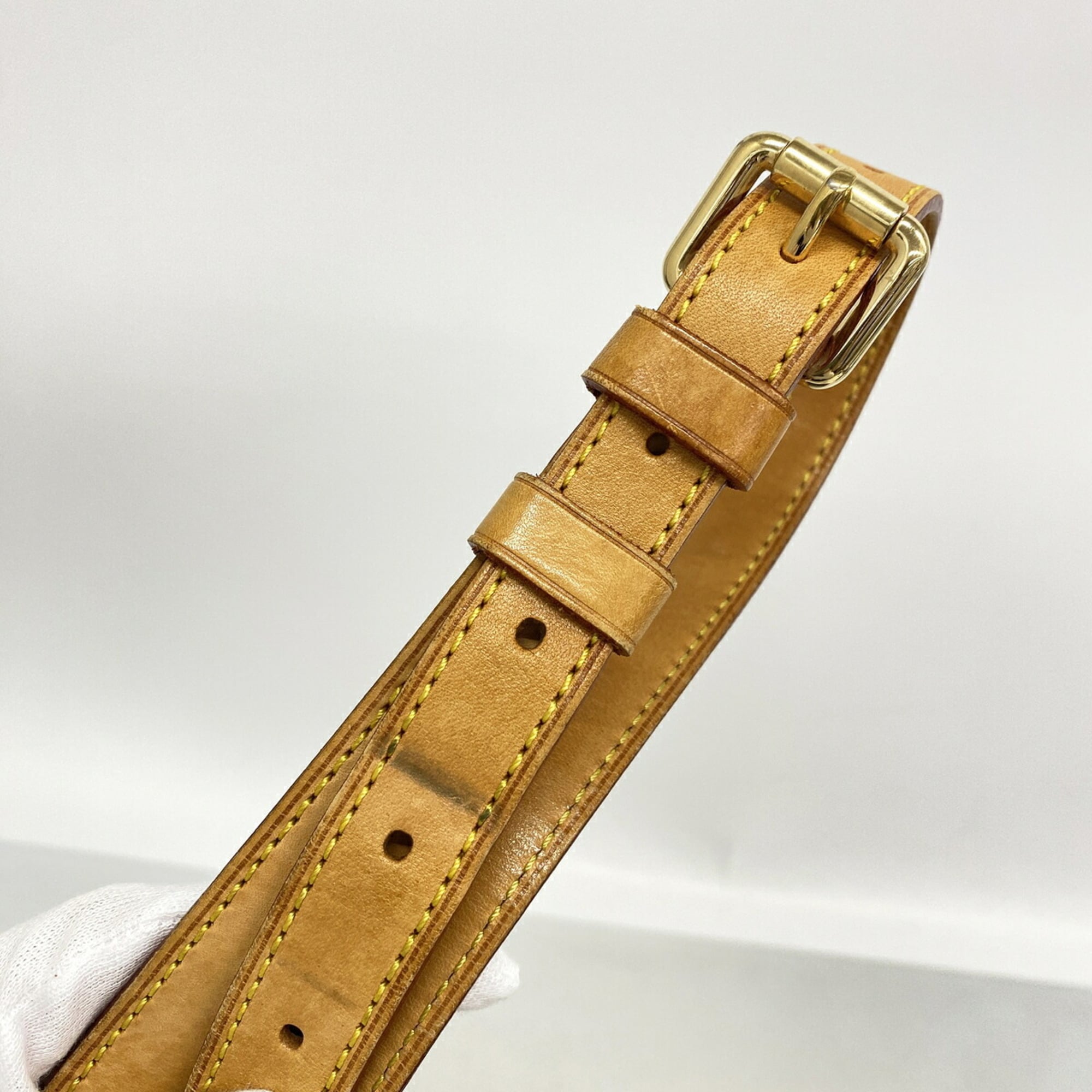 Louis Vuitton Noir Shoulder Bag (Pre-Owned)
