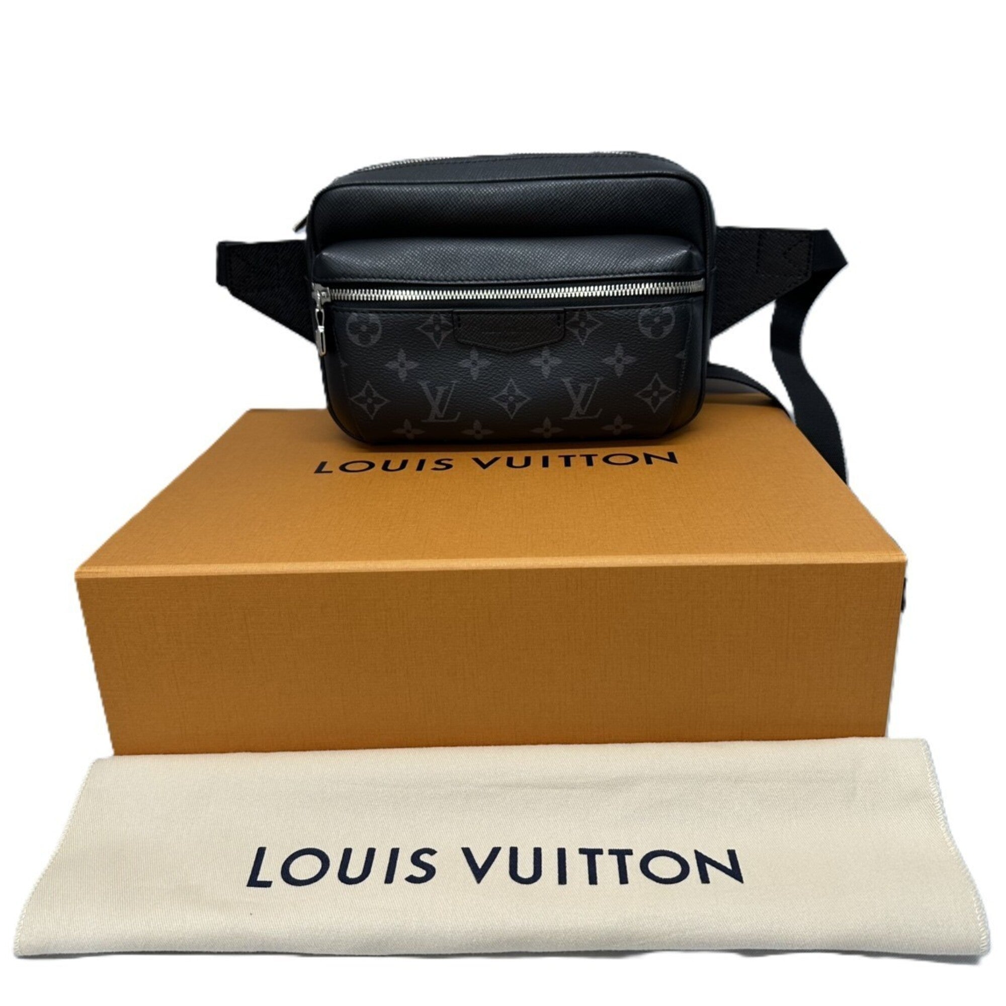 Louis Vuitton Taigarama Black Taigarama Leather Fanny Pack (Pre-Owned)