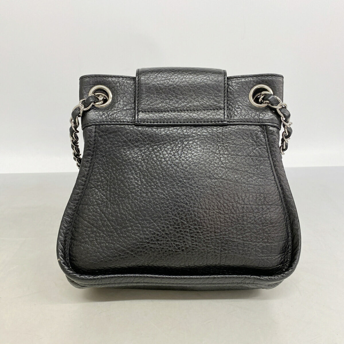 Chanel Black Leather Shoulder Bag (Pre-Owned)
