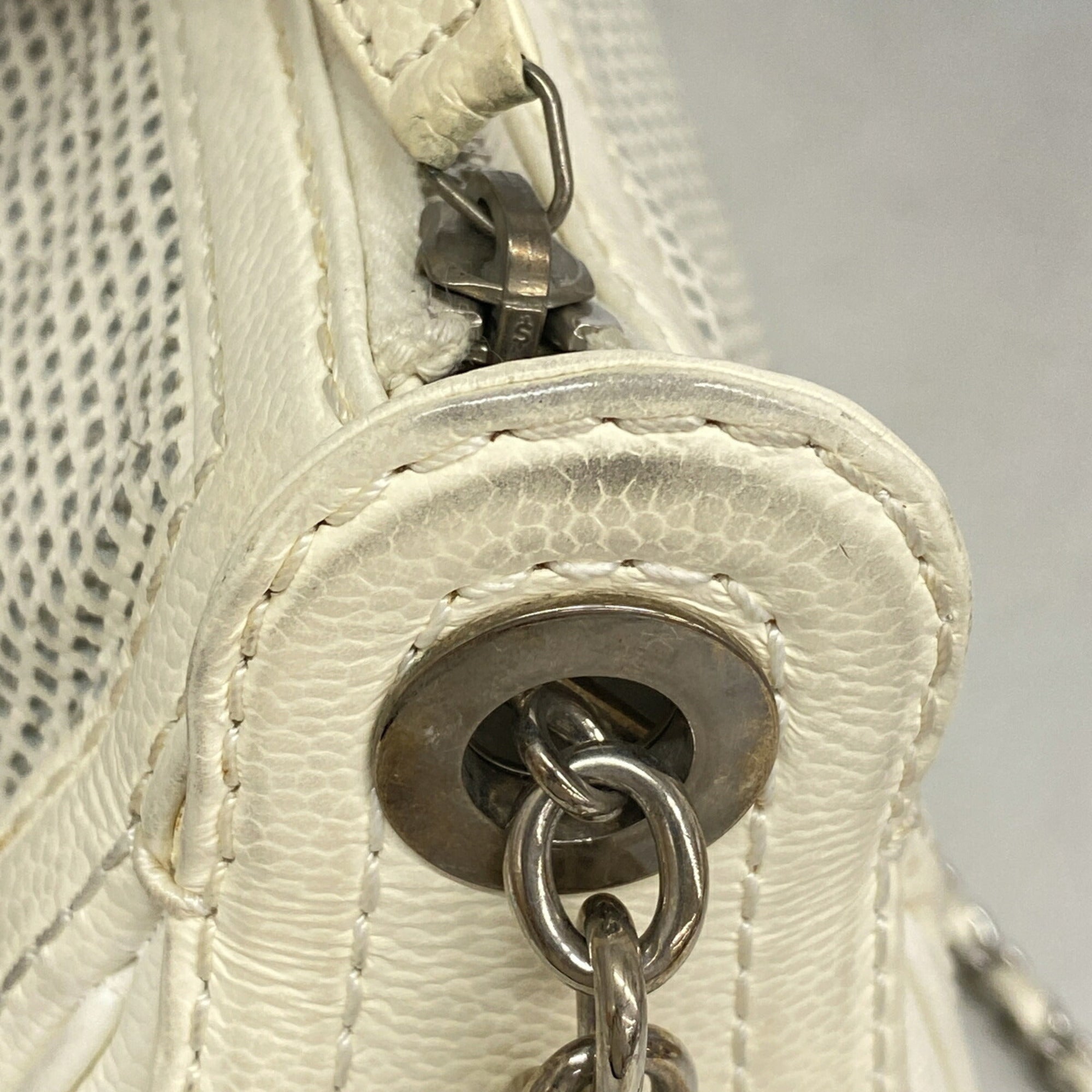 Chanel Ivory Leather Shoulder Bag (Pre-Owned)