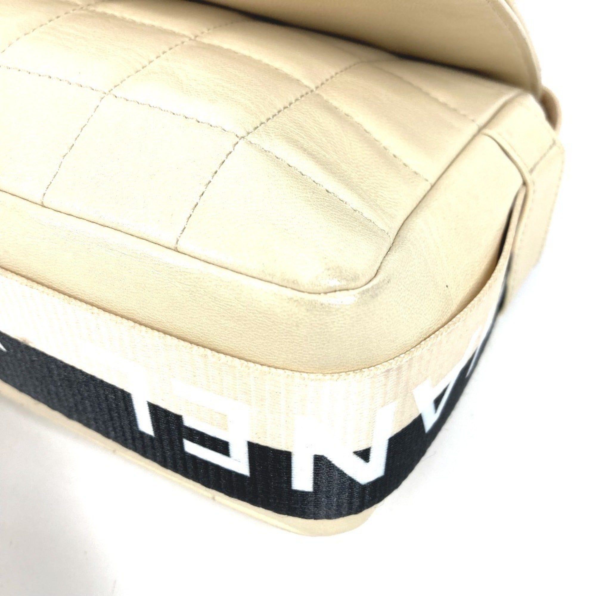 Chanel Chocolate Bar Black White Leather Pochette Shoulder Bag (Pre-Owned)