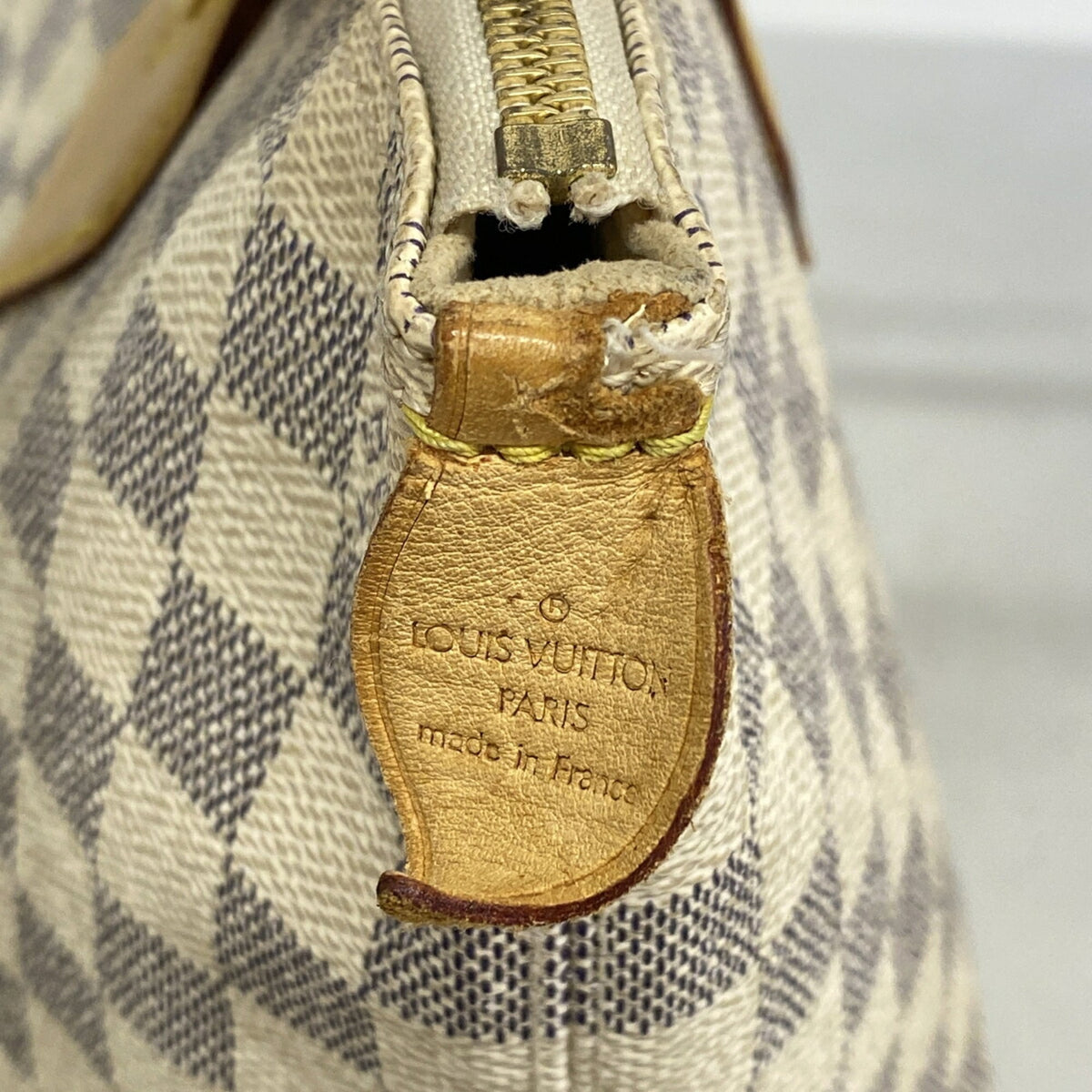 Louis Vuitton White Handbag (Pre-Owned)