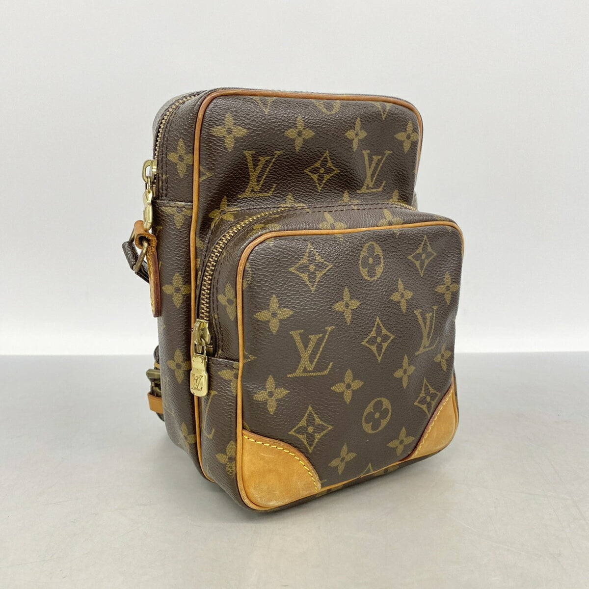 Louis Vuitton Brown Shoulder Bag (Pre-Owned)