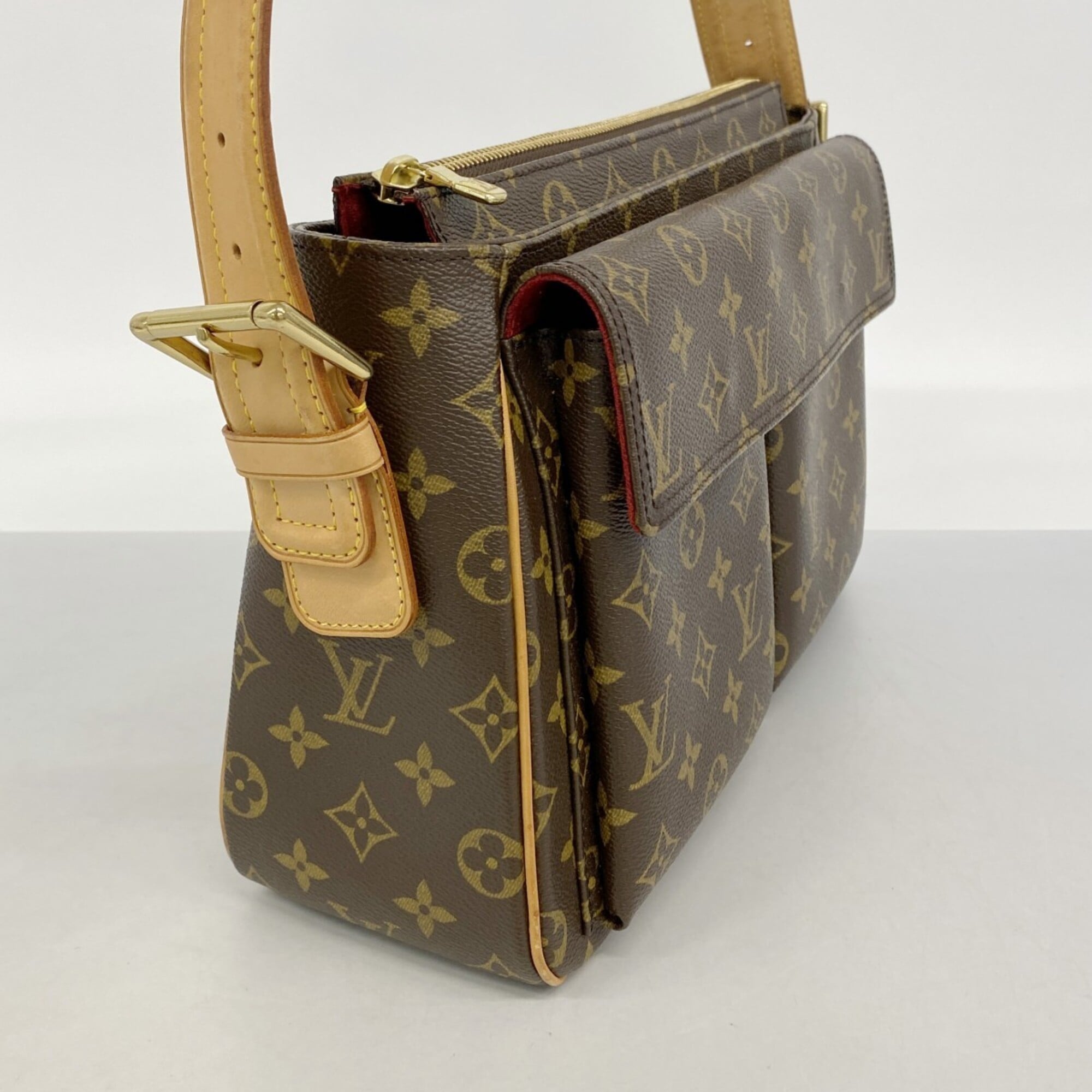 Louis Vuitton Brown Shoulder Bag (Pre-Owned)
