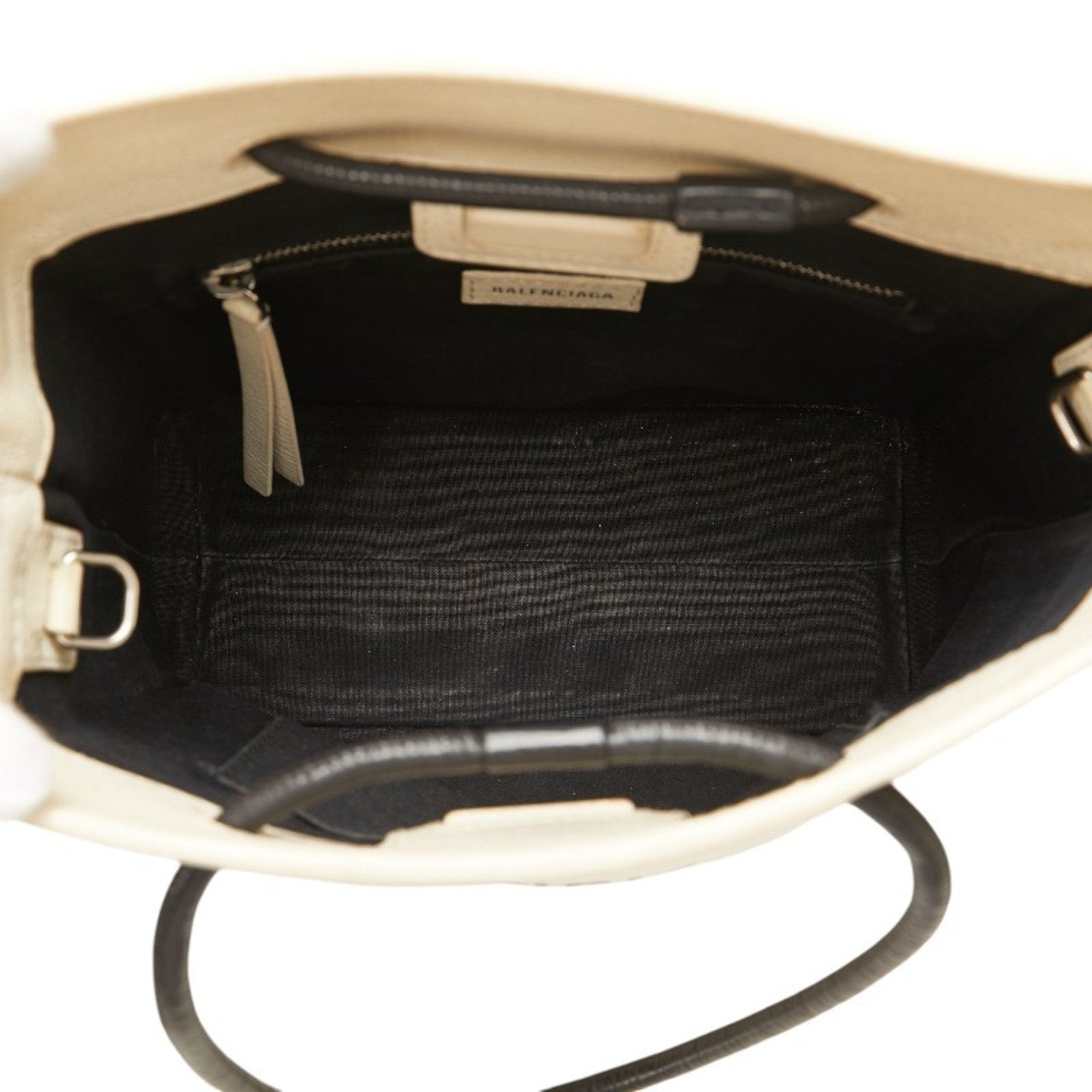 Balenciaga White Leather Handbag Shoulder Bag (Pre-Owned)