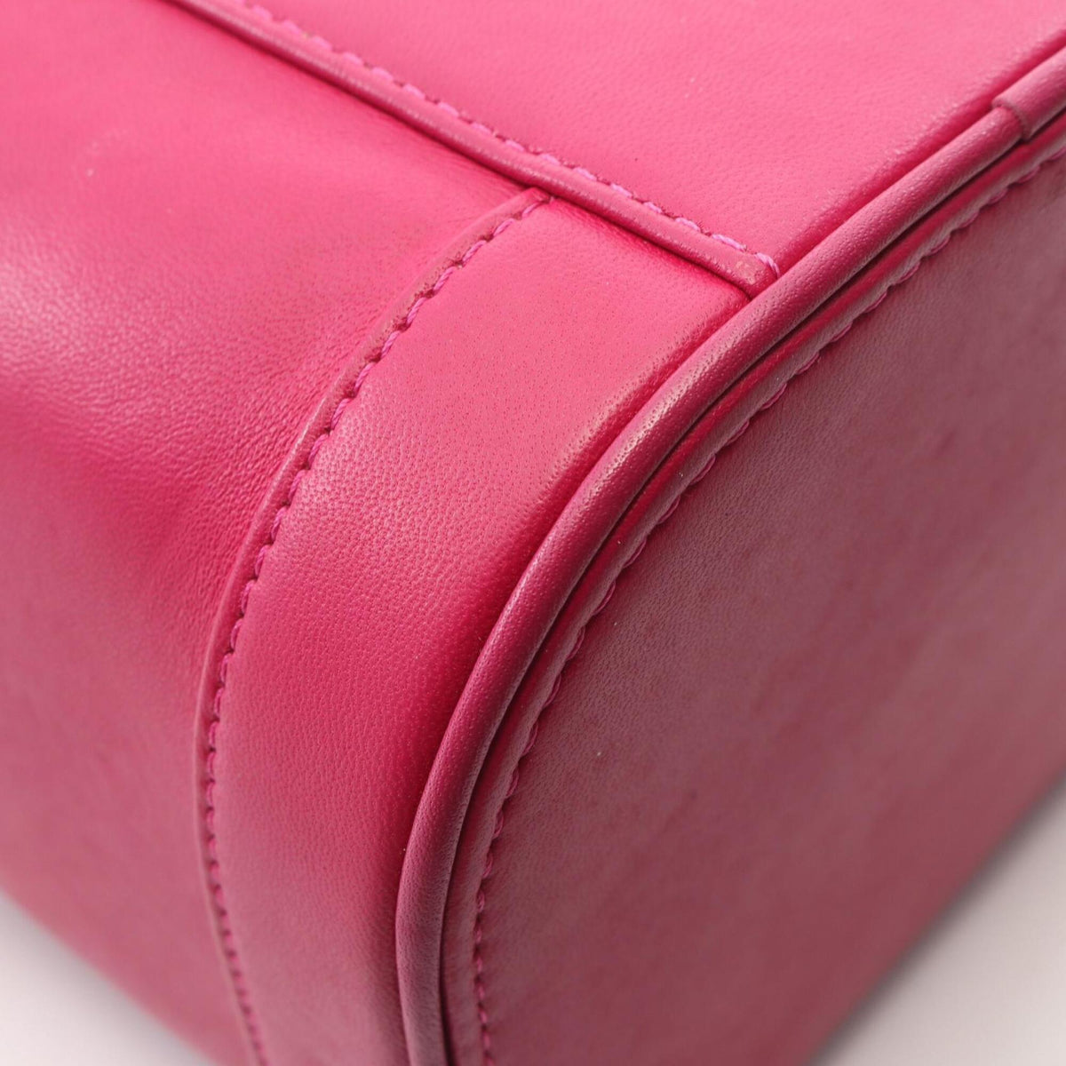 Chanel Pink Leather Handbag (Pre-Owned)